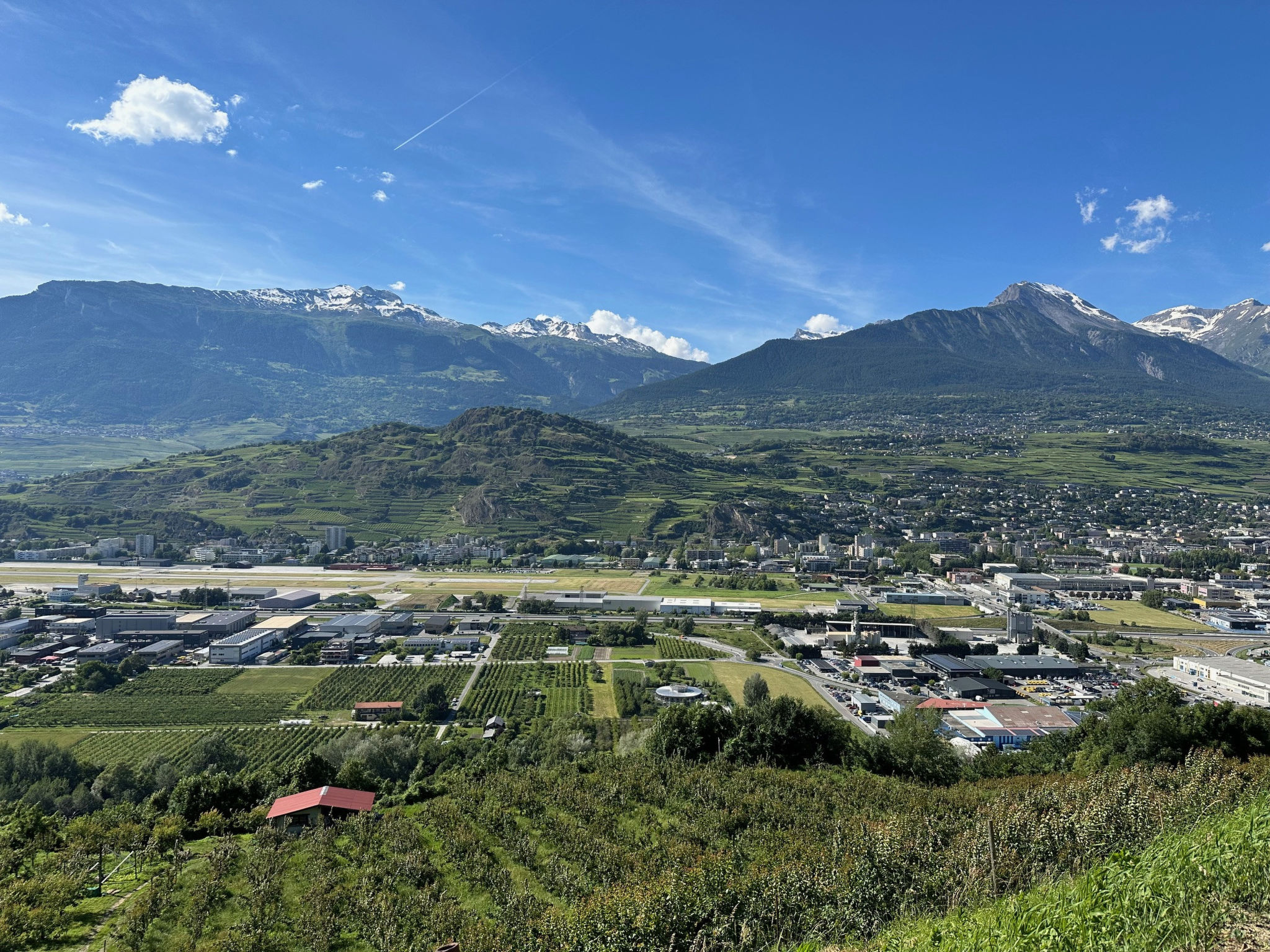 Why not à 5 mns de Sion - Buiten