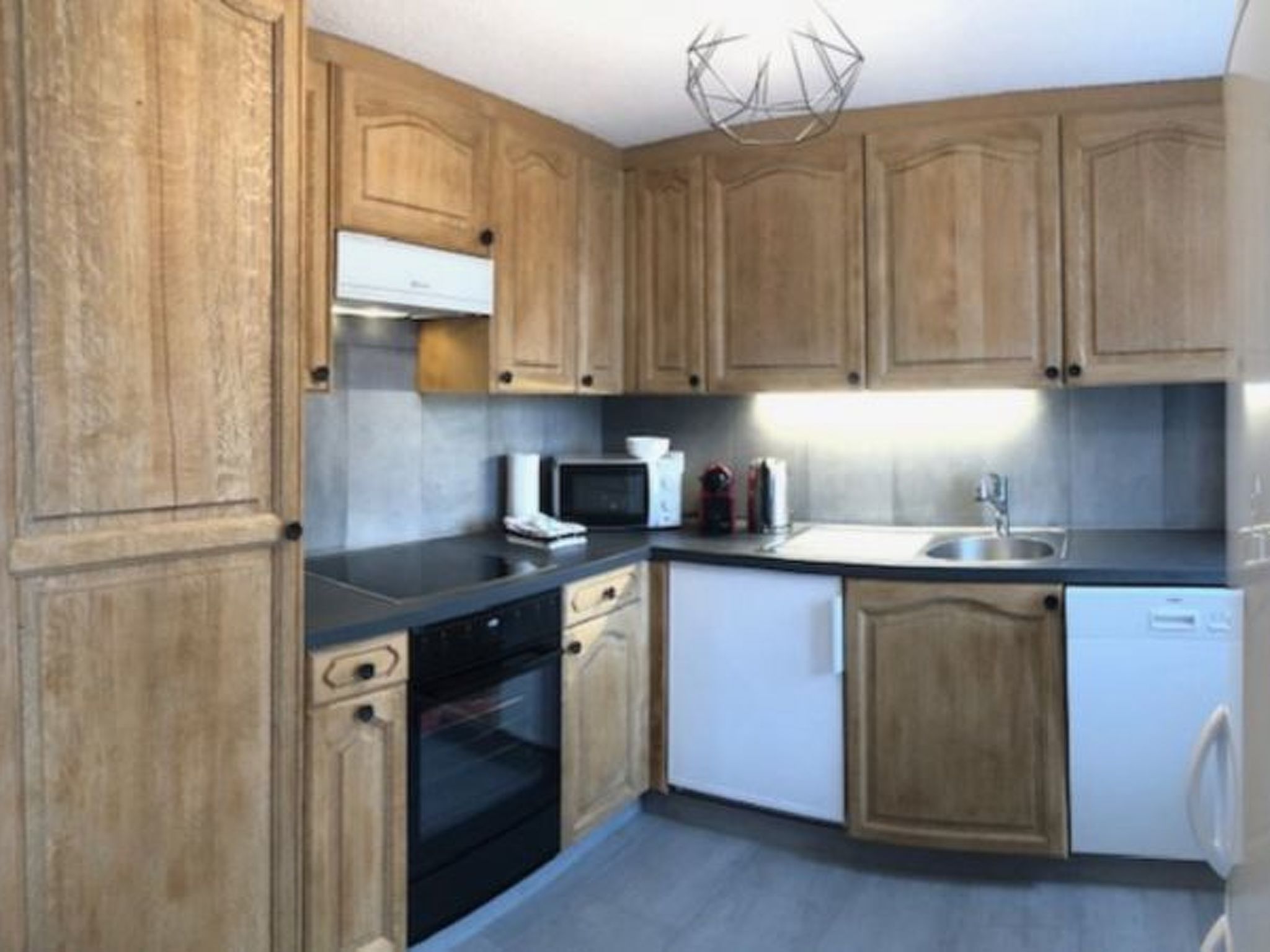 The Rock House à 5mns de Sion - Binnen