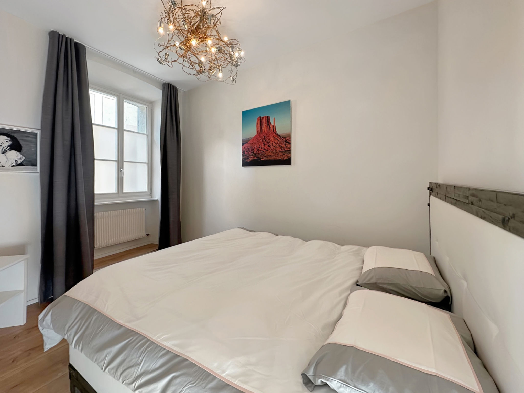 The Place to Be in Sion - Vieille ville de Sion - Binnen