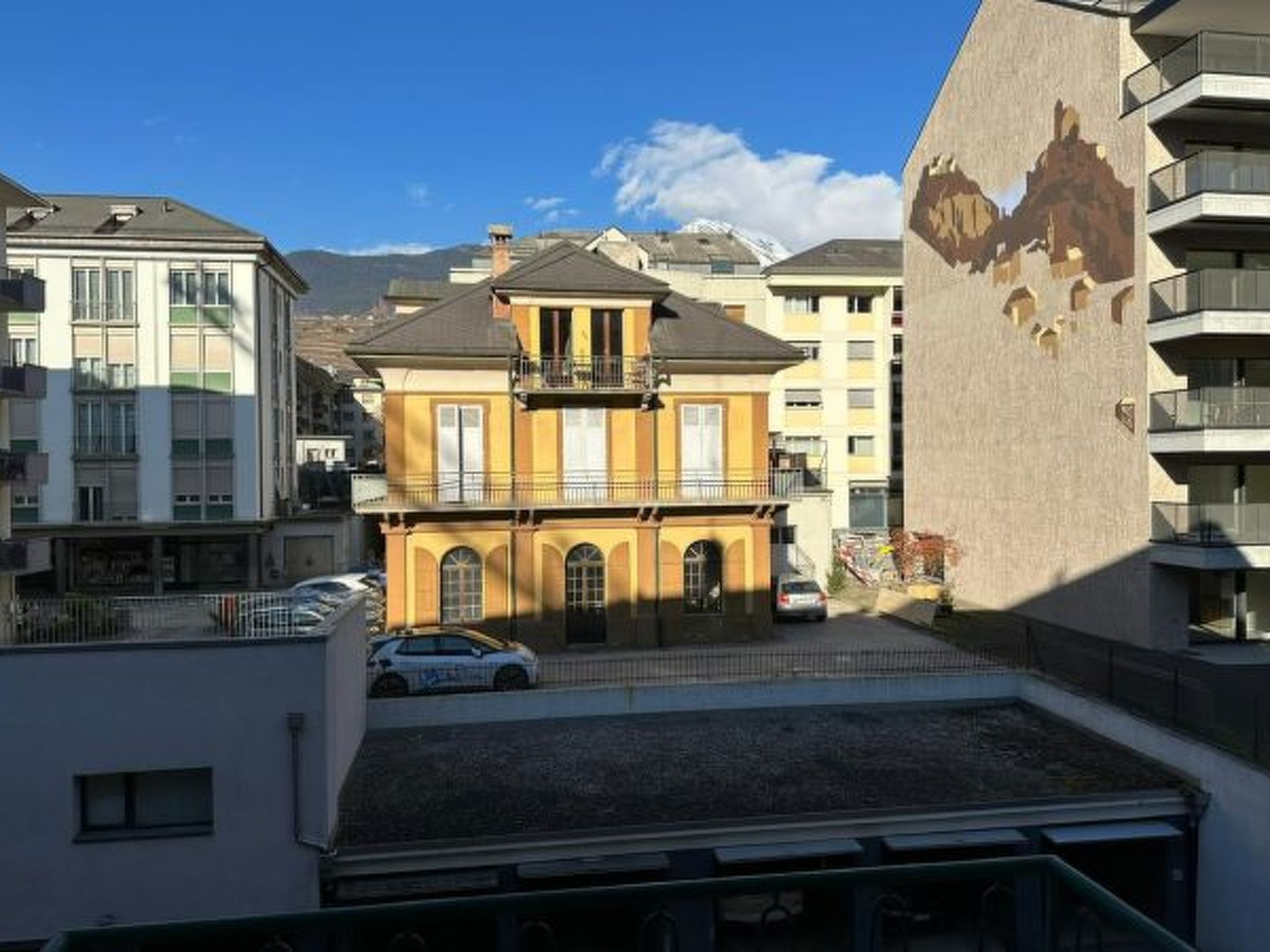 Sion Central Station proche toutes commodités - Buiten