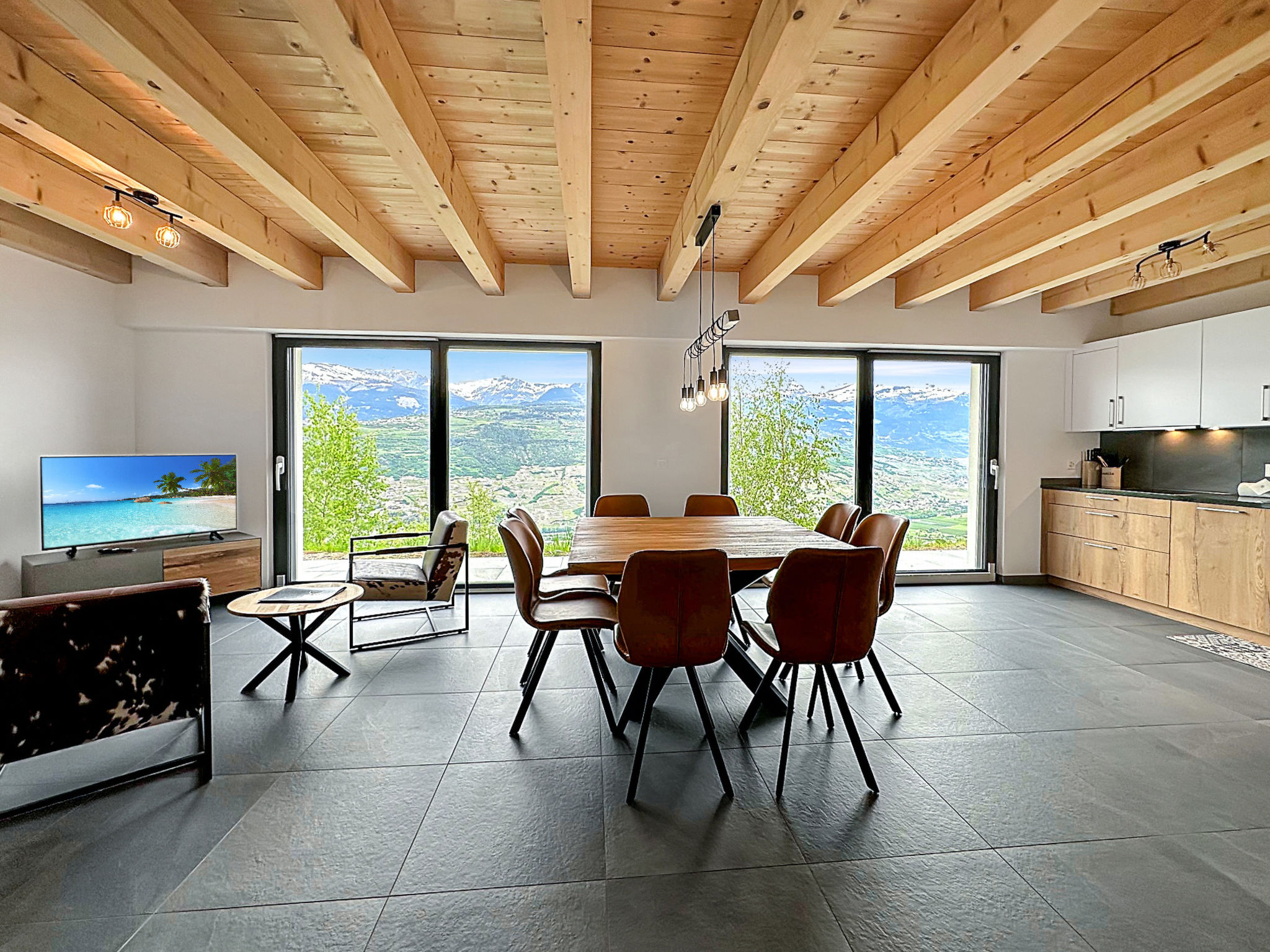 Kitchen / Dining Room