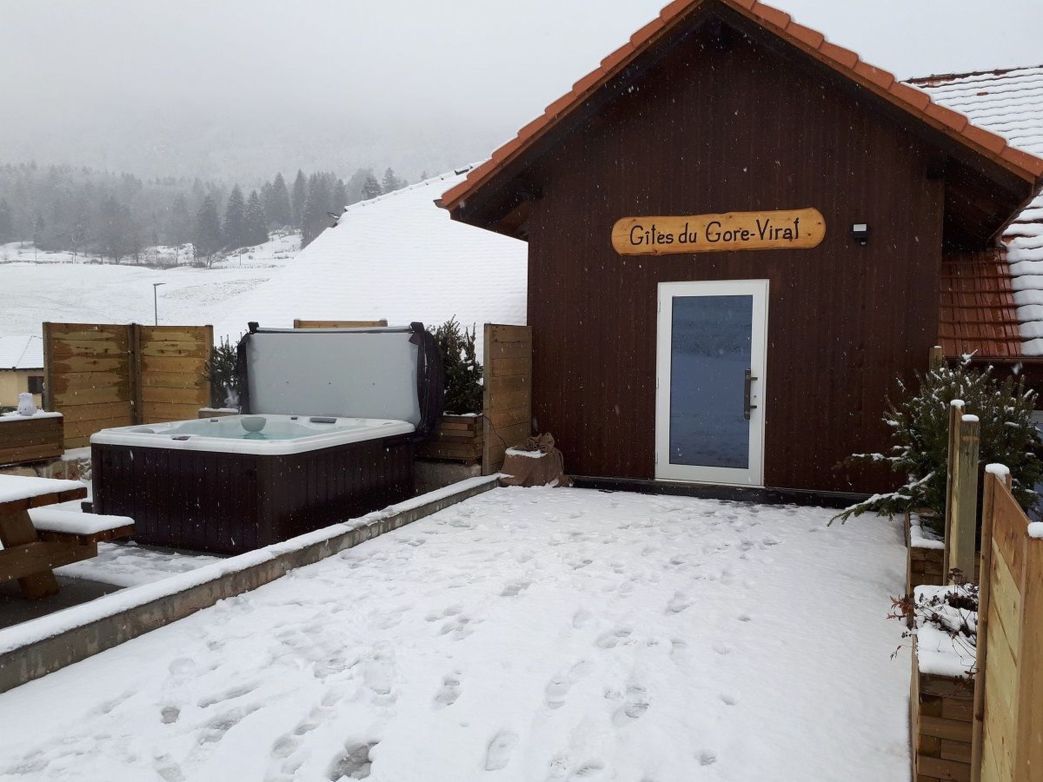 Les Gîtes du Gore Virat, (Corcelles BE), - Draußen