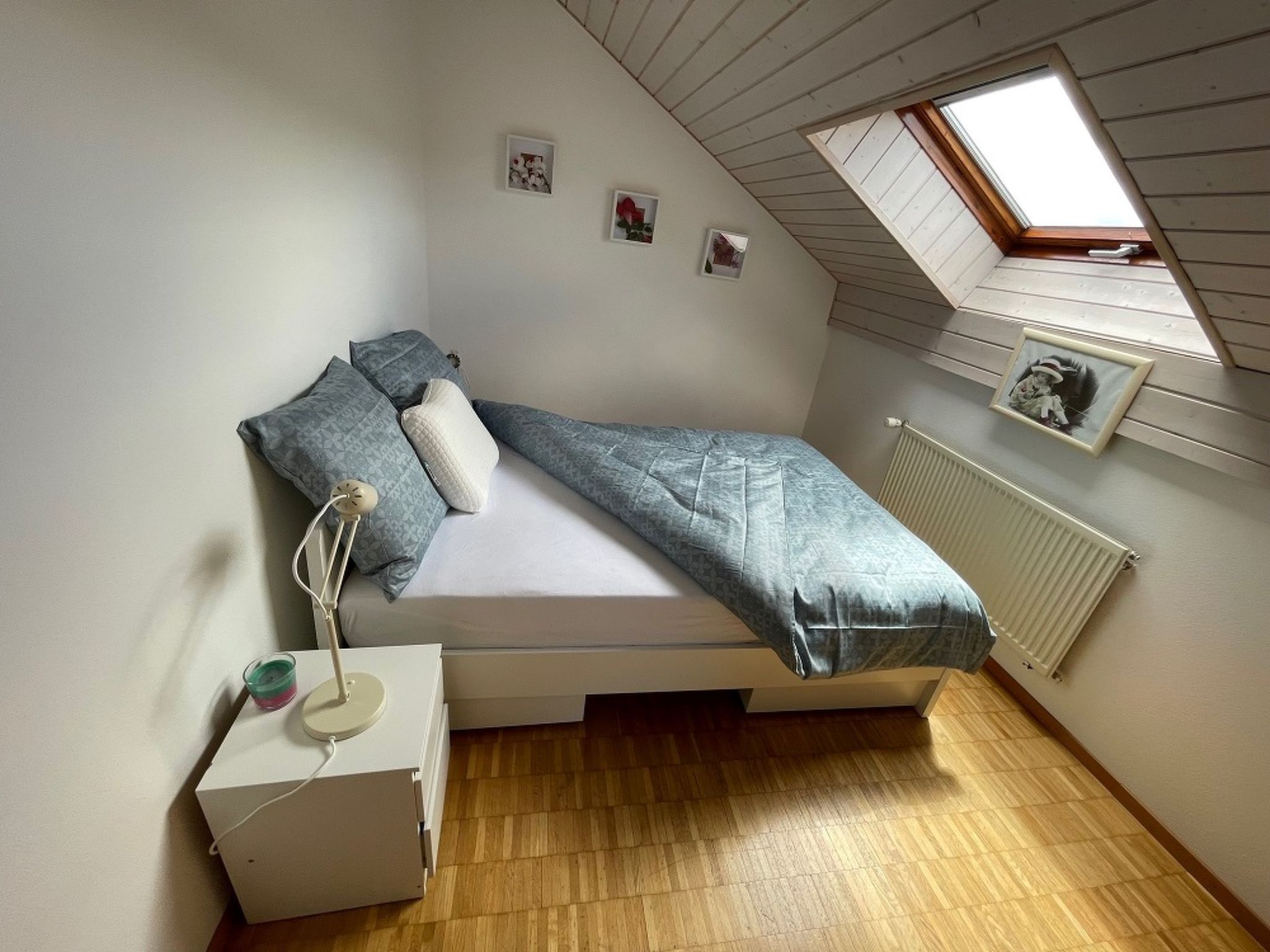 Authentiek dakkamer appartement in Porrentruy met bergzicht - foto 11