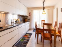 Hauswurz: Licht appartement voor 6 personen aan het meer van Thun - thumbnail 1