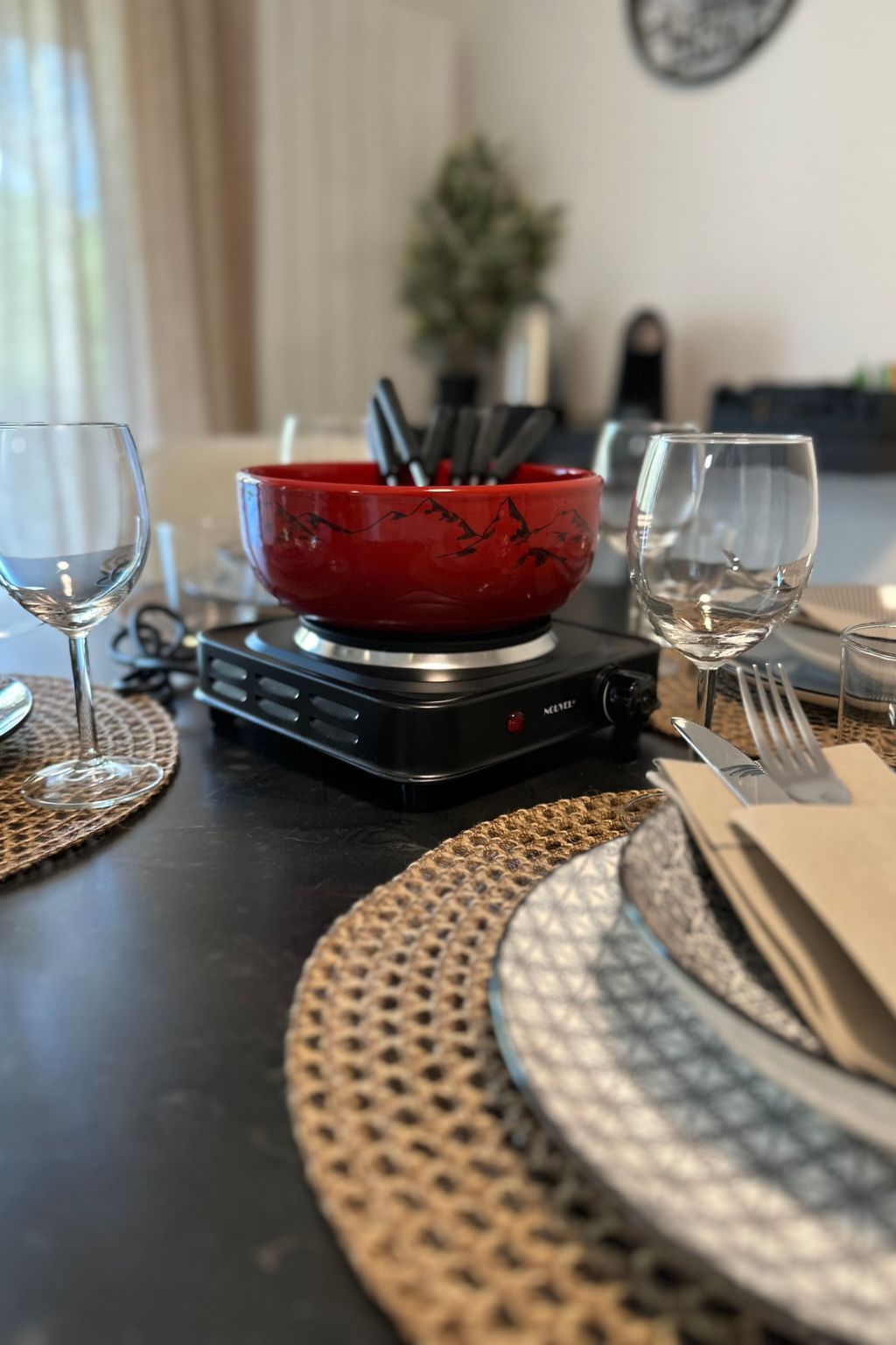 Photo of Thuner See, nahe Interlaken, für Familien, Wifi