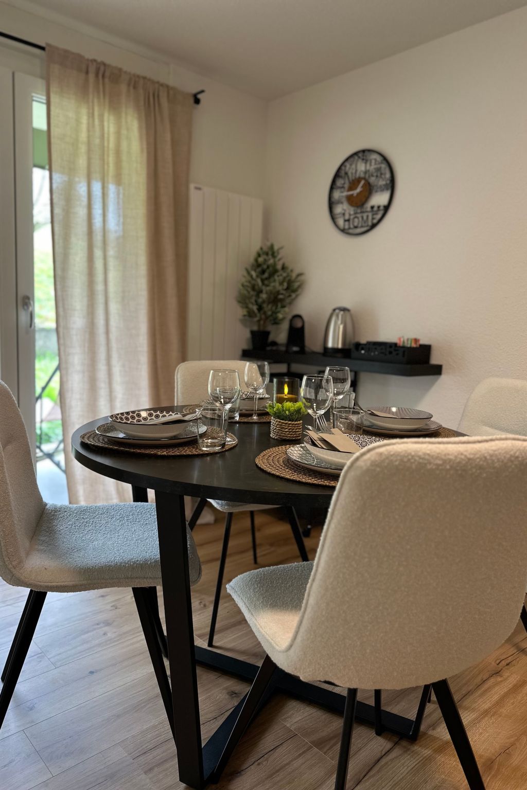 Photo of Thuner See, nahe Interlaken, für Familien, Wifi