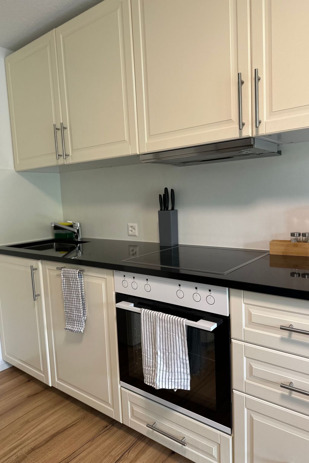 Photo of Thuner See, nahe Interlaken, für Familien, Wifi