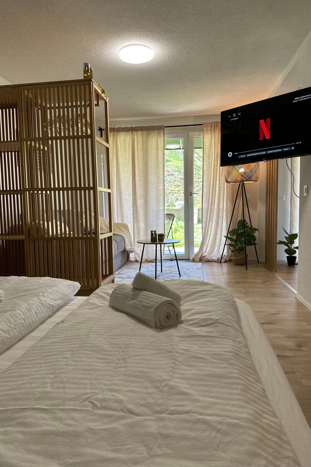 Photo of Thuner See, nahe Interlaken, für Familien, Wifi