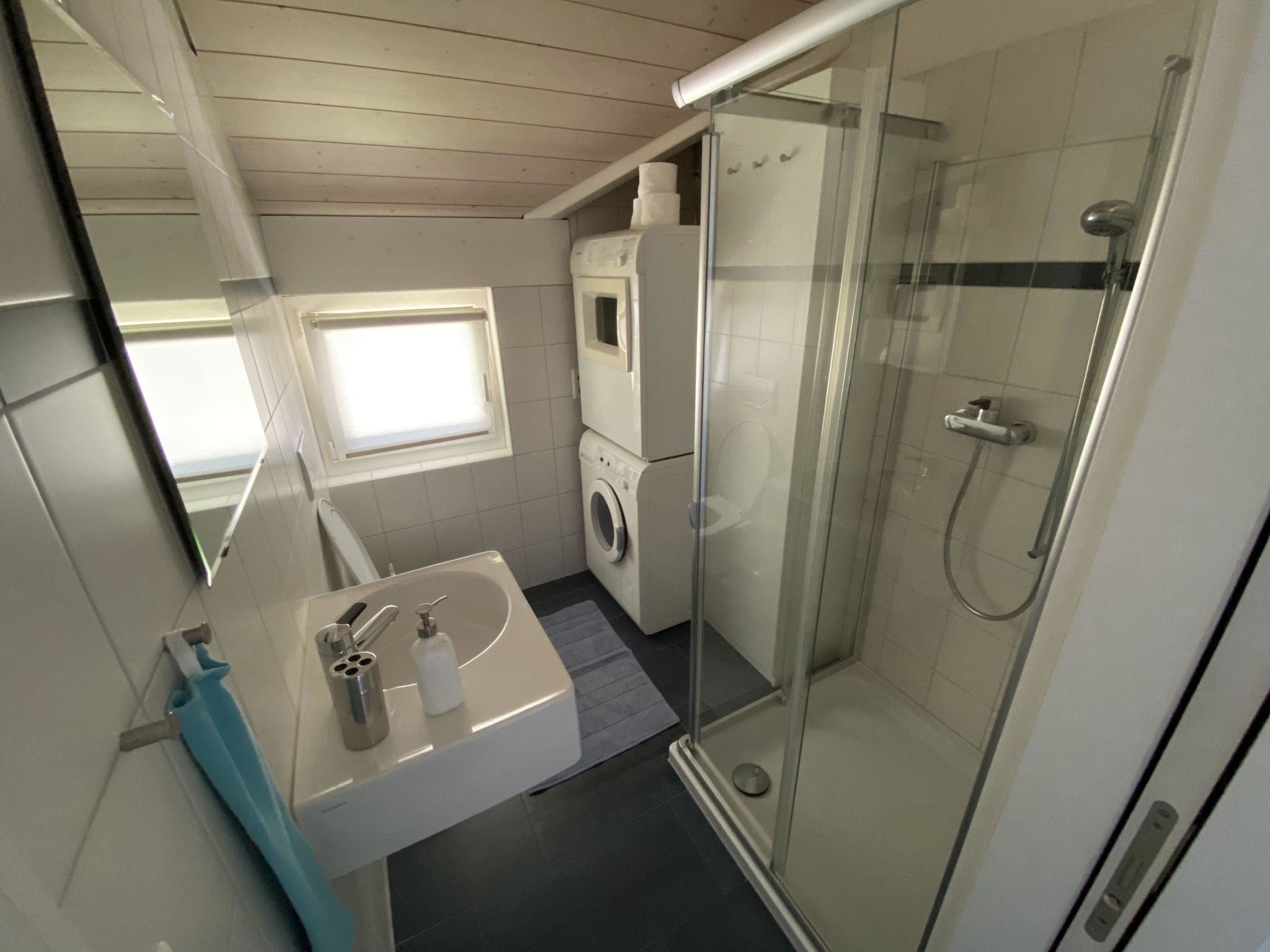 Photo of 4-Bett Wohnung mit Dusche, Bad u. Balkon