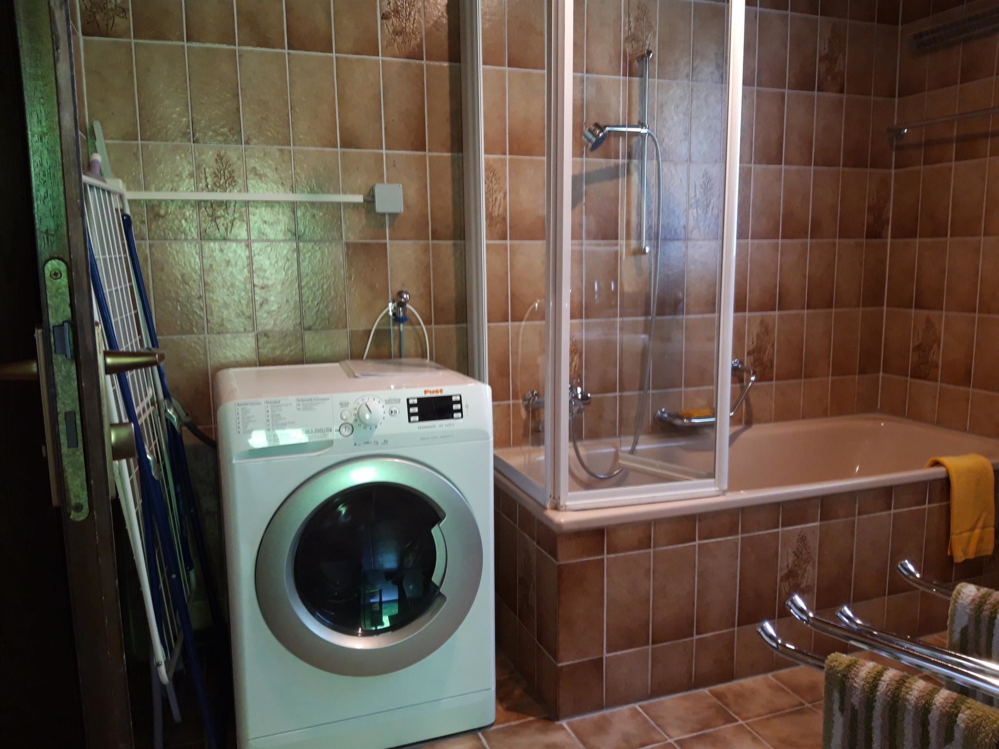 Chalet Wenger Appartement/Fewo, Dusche und Bad, WC, Balkon - Inside
