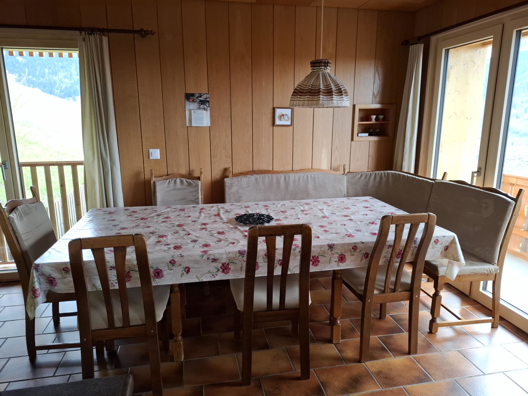 Chalet Wenger Appartement/Fewo, Dusche und Bad, WC, Balkon - Inside