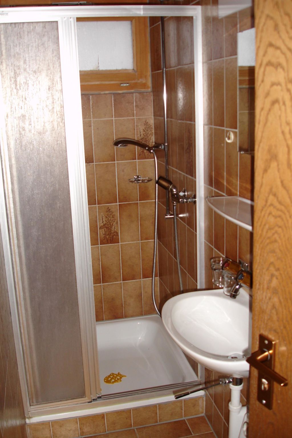 Chalet Wenger Appartement/Fewo, Dusche und Bad, WC, Balkon - Inside