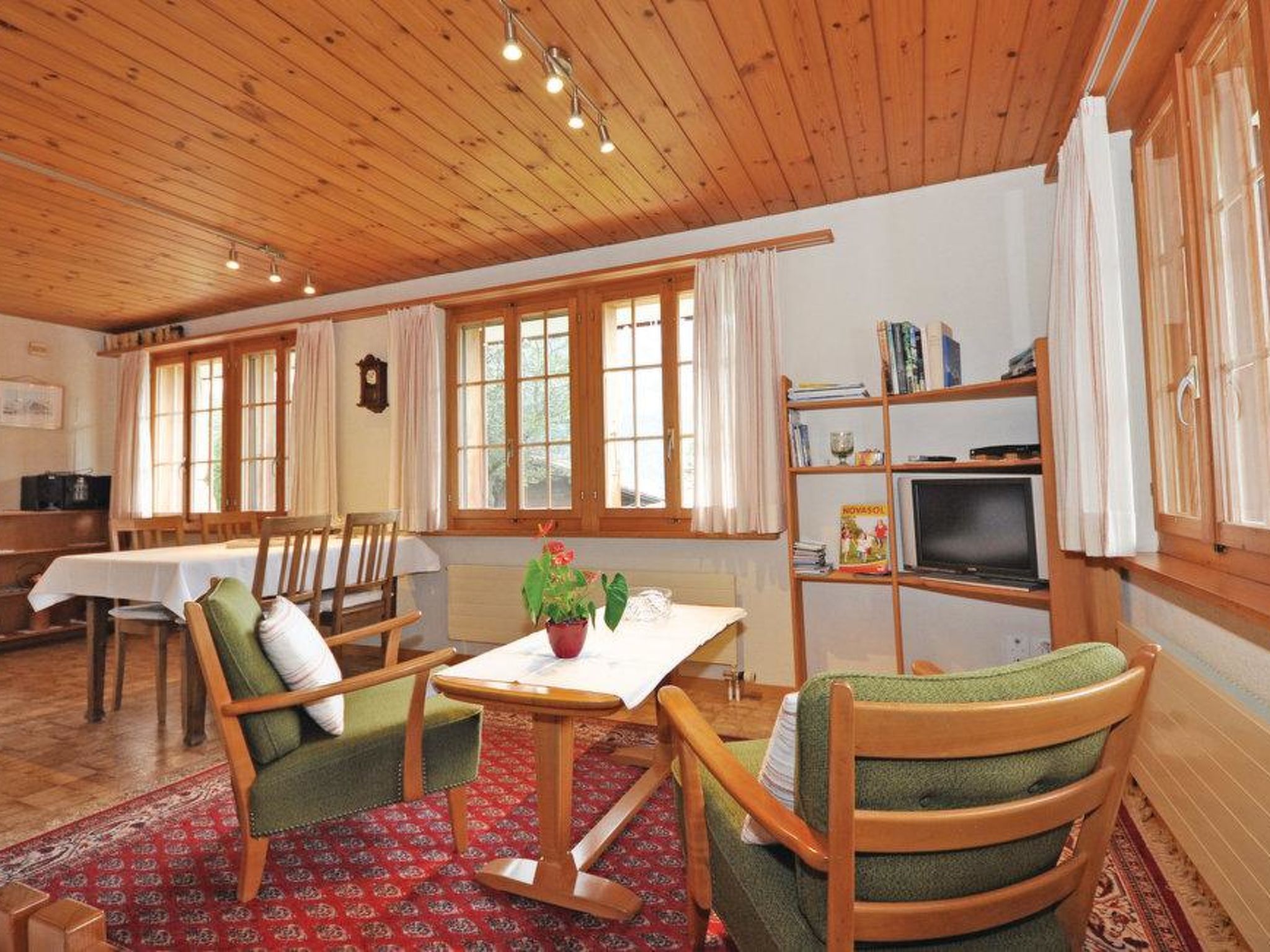 Chalet Bodenweg Appartement/Fewo, Bad, WC, 1 Schlafraum 1-Zimmerwohnung - Binnen