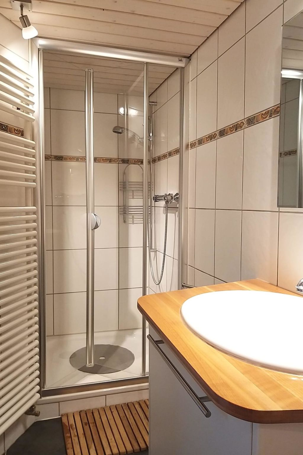 Chalet Edelweiss Appartement/Fewo, Dusche, WC, 2 Schlafräume 3-Zimmerwohnung - Binnen