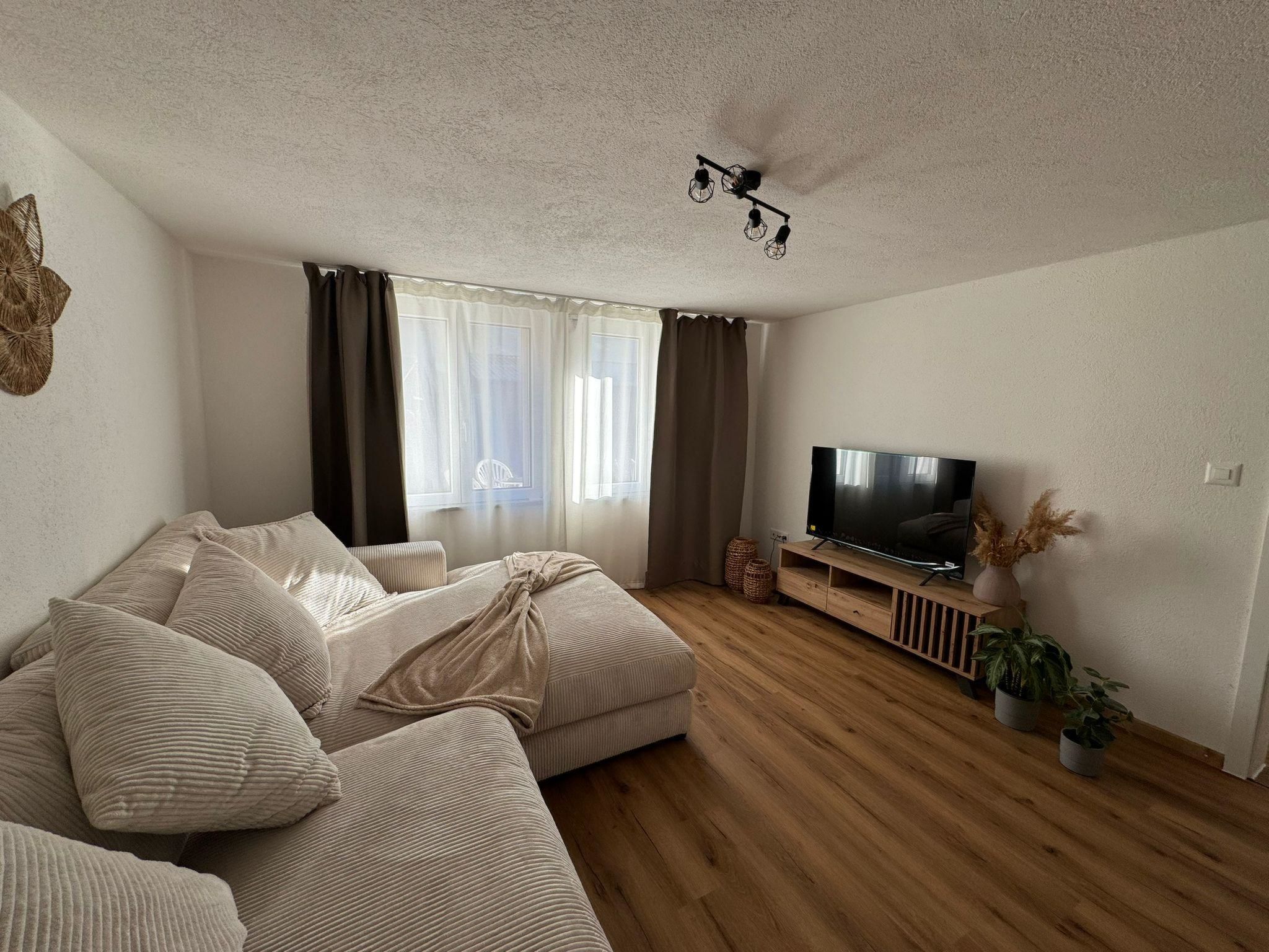 Valley Appartement Appartement/Fewo, Bad, WC, 2 Schlafräume 3 1/2-Zimmerwohnung - Image-tags.info