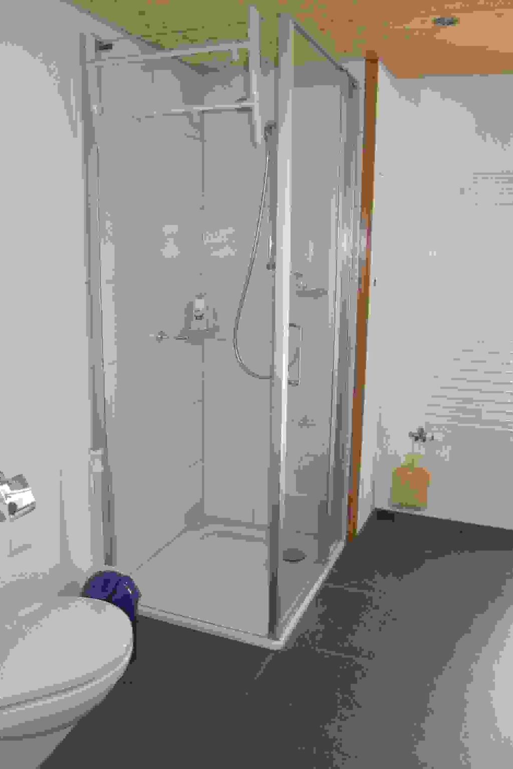 Helene Appartement/Fewo, Dusche, WC, 2 Schlafräume 3-Zimmerwohnung Parterre - Binnen