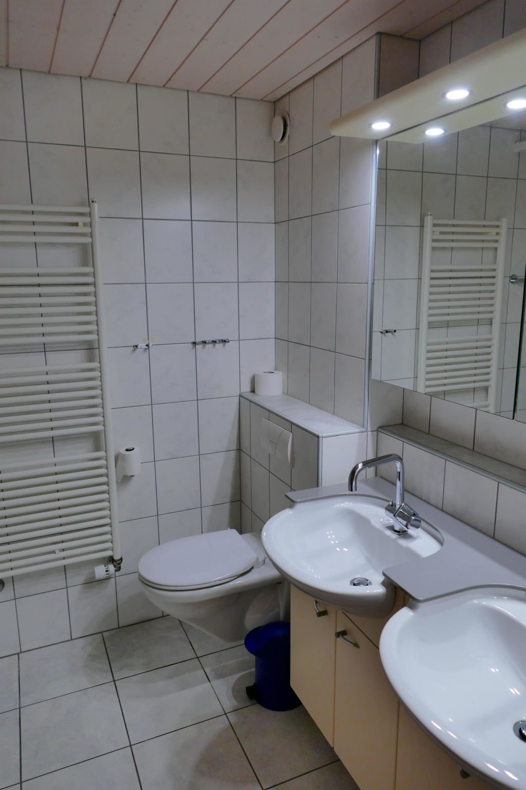 Silberdistel  B09 Appartement/Fewo, Bad, WC, 3 Schlafräume 3.5 Zimmerwohnung - Drinnen