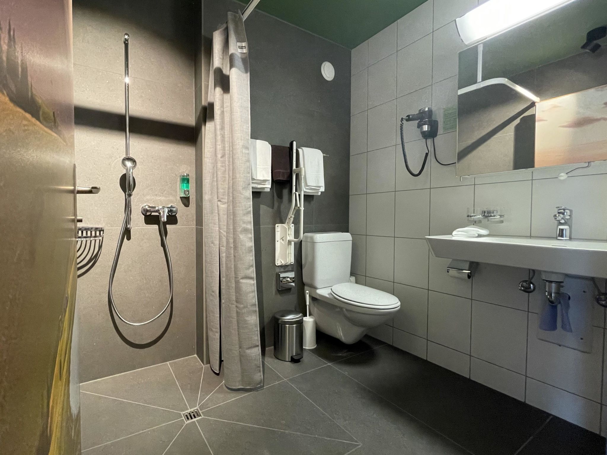 Ferien- und Familienhotel Alpina Doppelzimmer, Dusche, WC, Standard - Drinnen