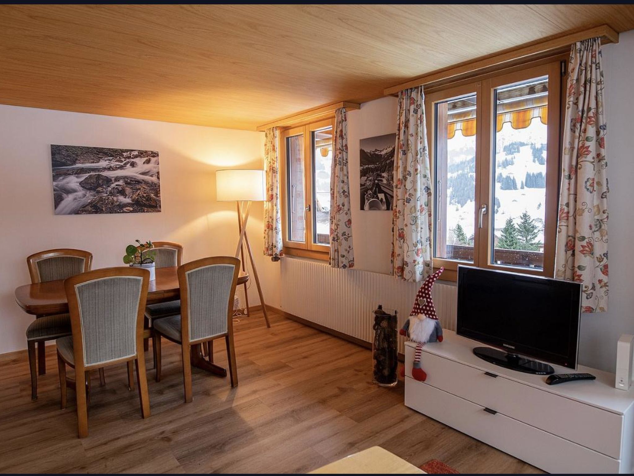 Waldrand Appartement/Fewo, Bad, WC, 2 Schlafräume 3-Zimmerwohnung - Dedans