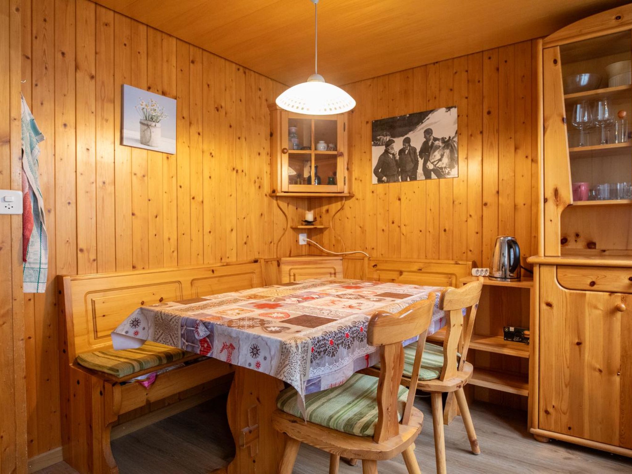 Waldrand Appartement/Fewo, Bad, WC, 2 Schlafräume 3-Zimmerwohnung - Dedans