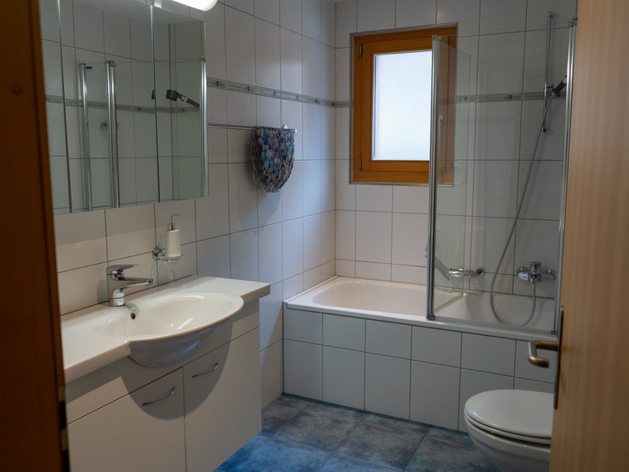 Photo of Alpine Retreat Appartement/Fewo, Bad, WC, 2 Schlafräume 3.5-Zimmerwohnung