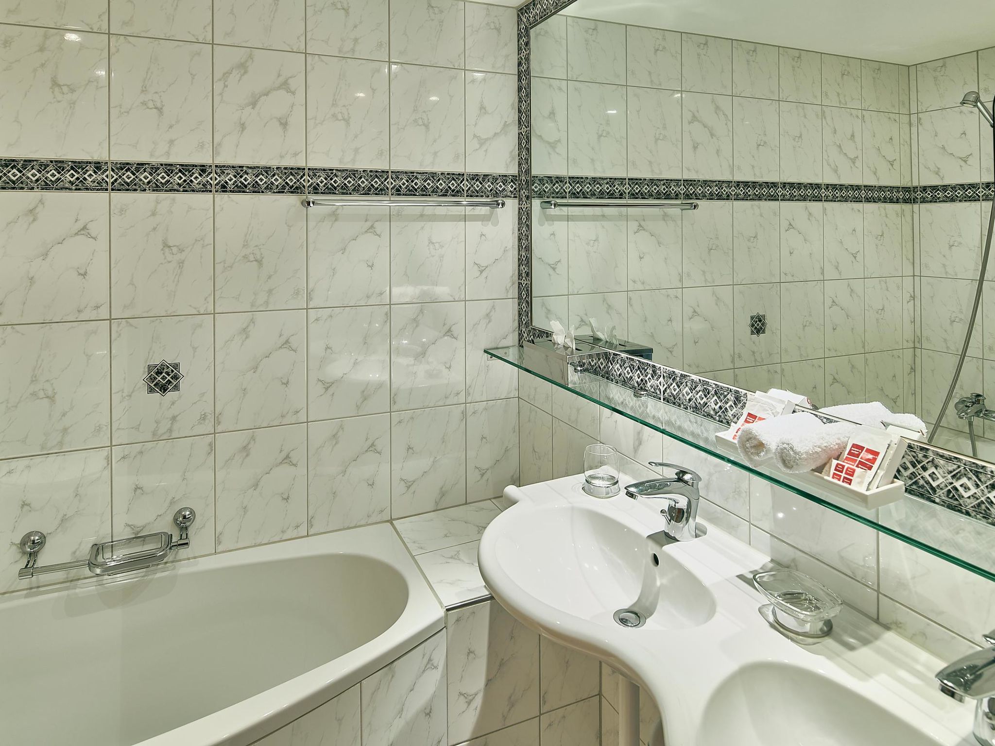 Photo of Hotel Bristol - Relais du Silence Familienzimmer, Dusche oder Bad, WC, Süd
