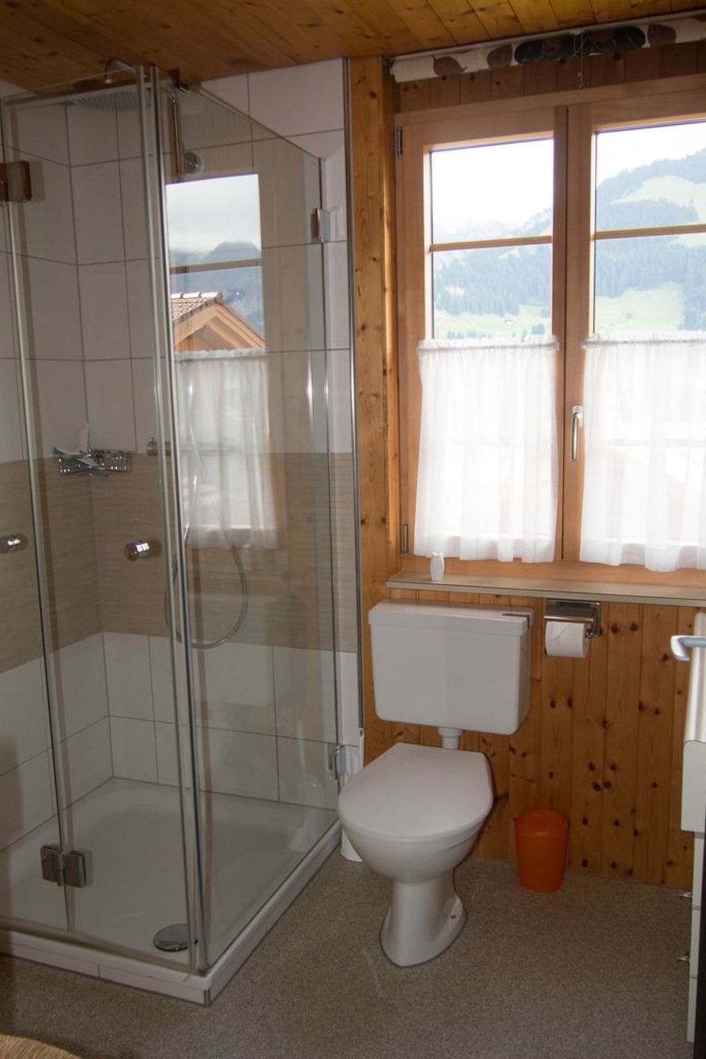 Photo of Chalet Azeno OG Appartement/Fewo, Dusche und Bad