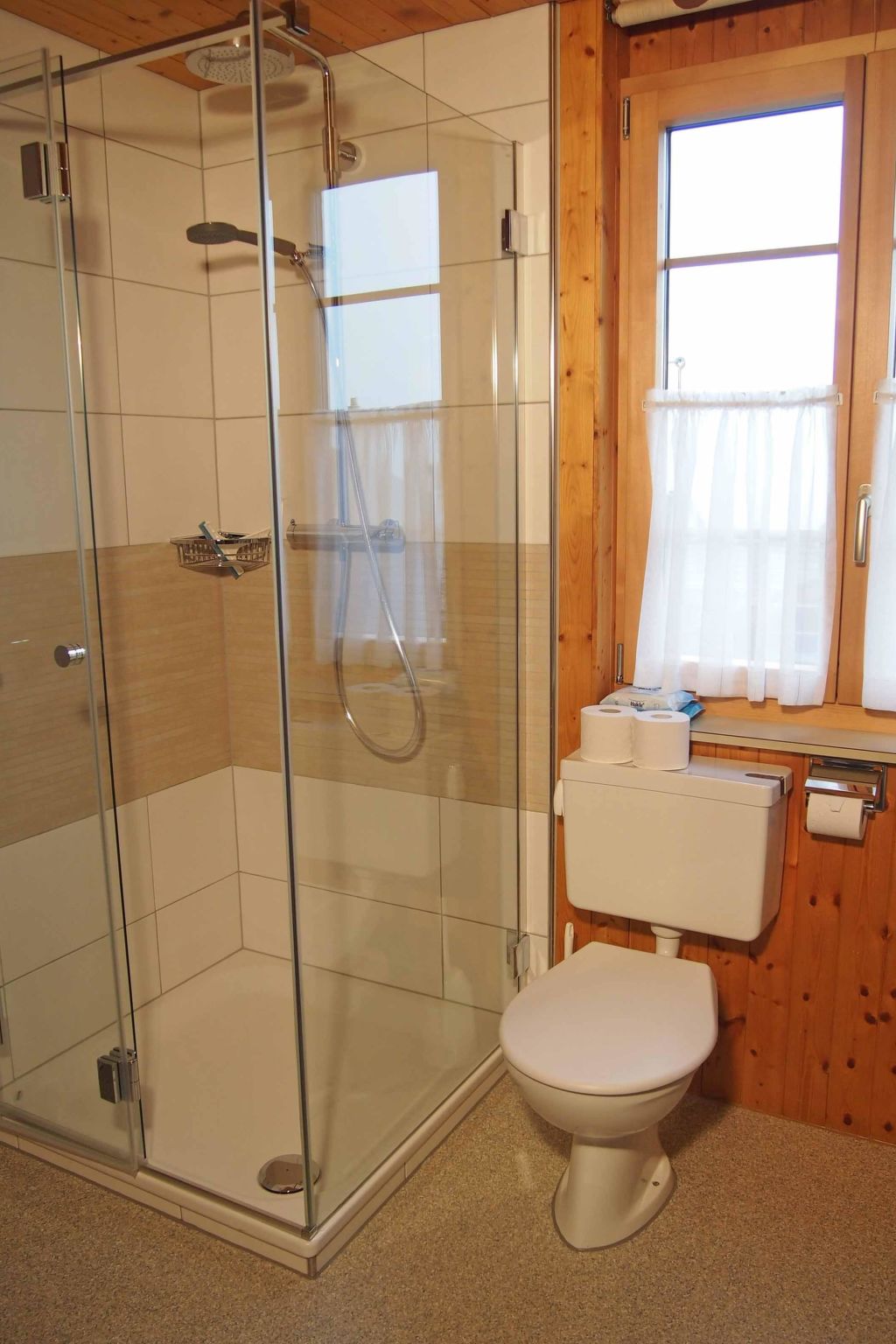 Photo of Chalet Azeno OG Appartement/Fewo, Dusche und Badewanne, 2 Schlafräume