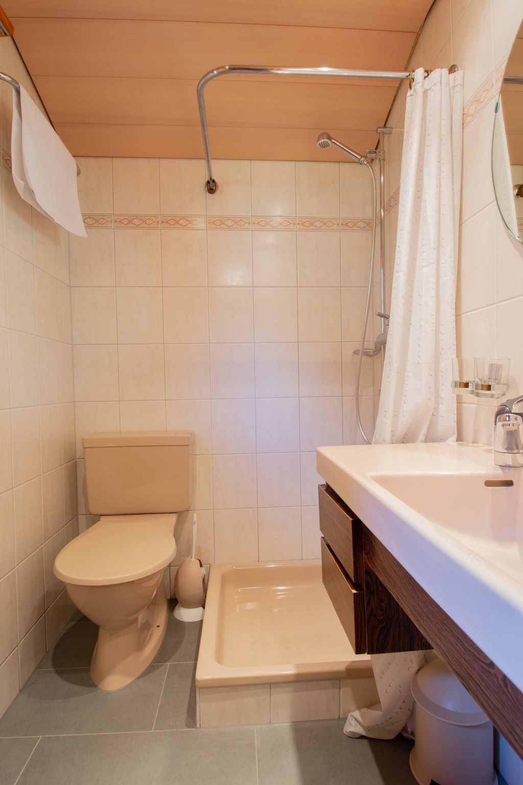 Chalet Iris Appartement/Fewo, Dusche, WC, 2 Schlafräume 3-Zimmerwohnung - Image-tags.info