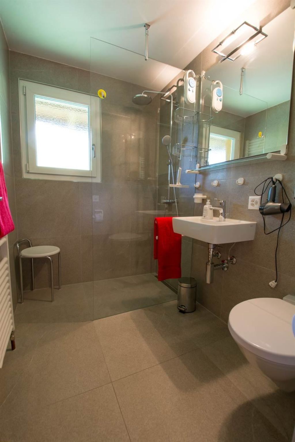 Photo of Chalet Falki Appartement/Fewo, Bad, WC, 3 Schlafräume 3.5-Zimmerwohnung + Studio