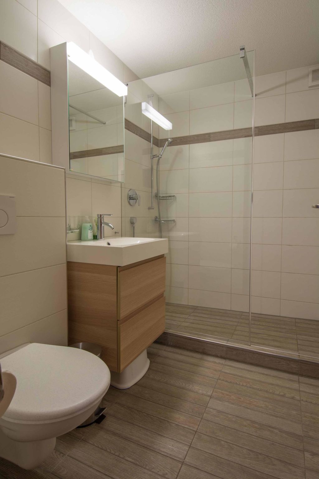 Helios Appartement/Fewo, Dusche, WC, 3 Schlafräume 4-Zimmerwohnung - Image-tags.info