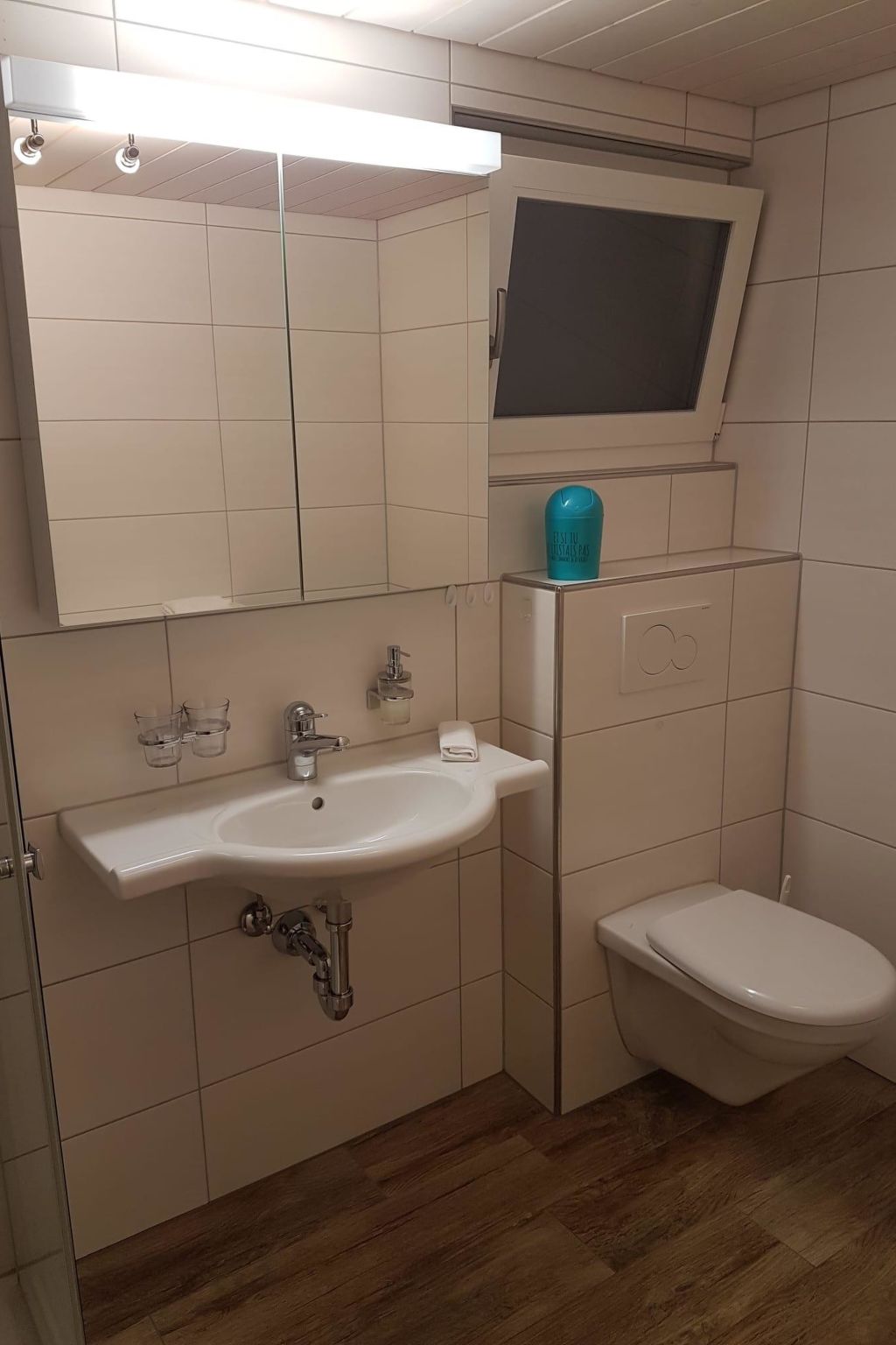 Grüneggli Appartement/Fewo, Bad, WC, 2 Schlafräume 3.Zimmerwohnung - Image-tags.info