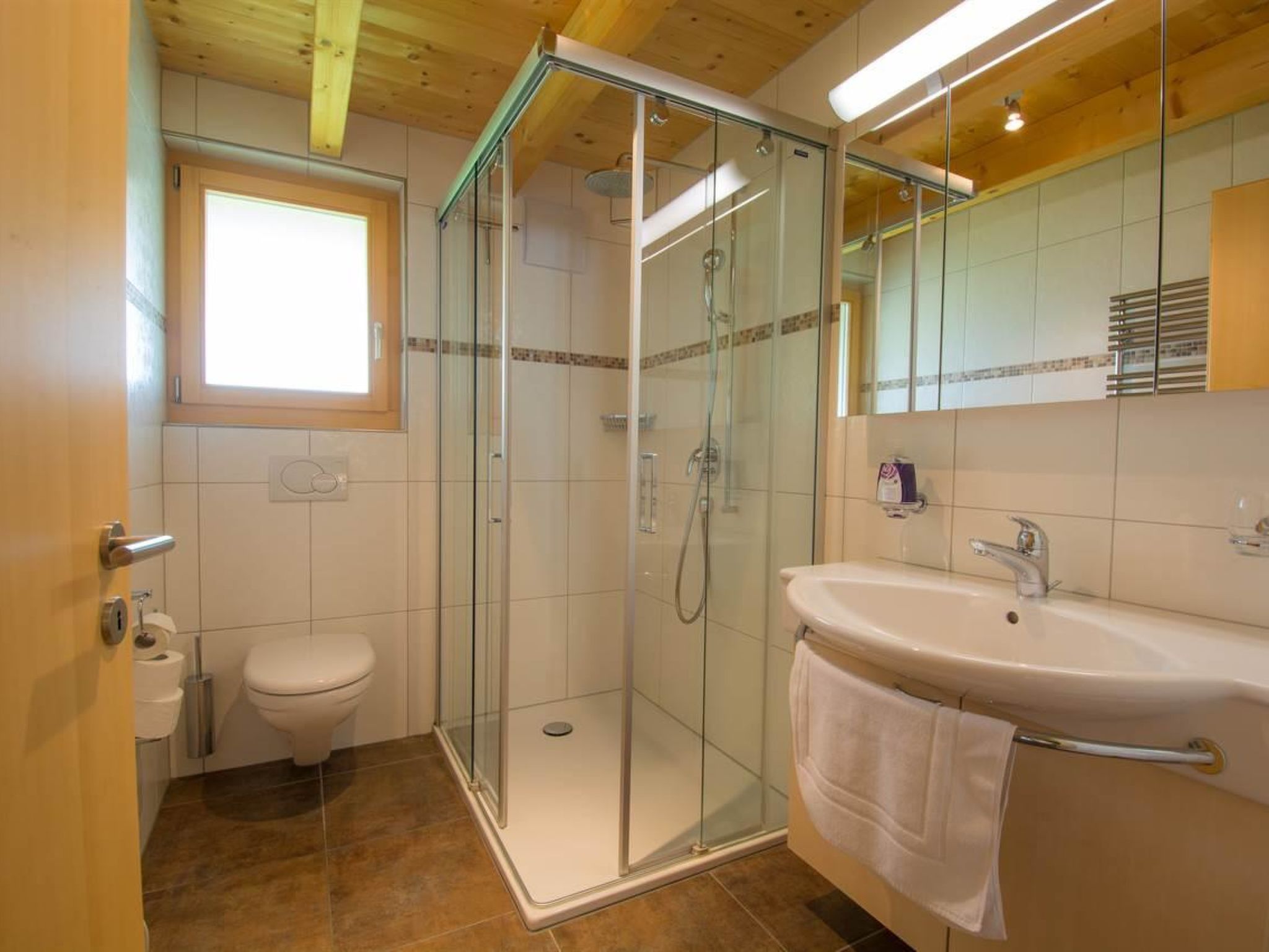 Schützenrain DG Appartement/Fewo, Dusche und Bad, WC, 4 oder mehr Schlafräume - Drinnen