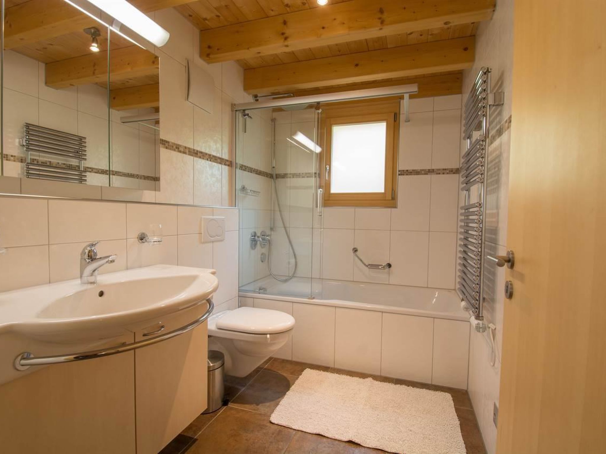 Schützenrain DG Appartement/Fewo, Dusche und Bad, WC, 4 oder mehr Schlafräume - Drinnen