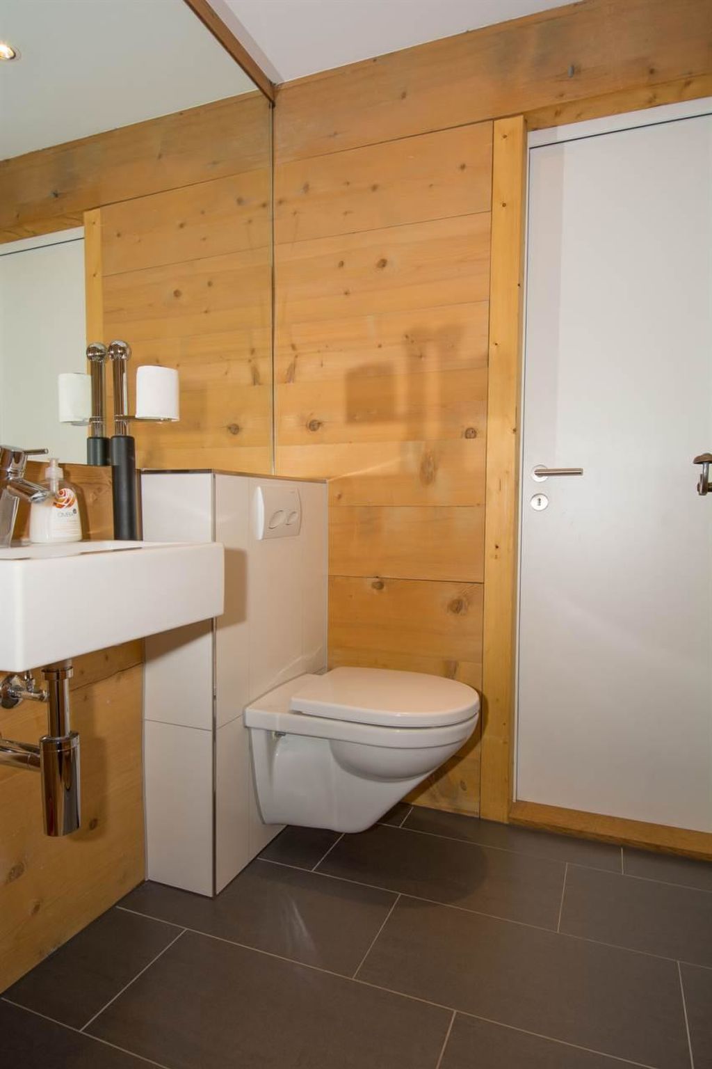 Im Zentrum Appartement/Fewo, Dusche und Bad, WC, 2 Schlafräume 3-Zimmerwohnung - Dedans