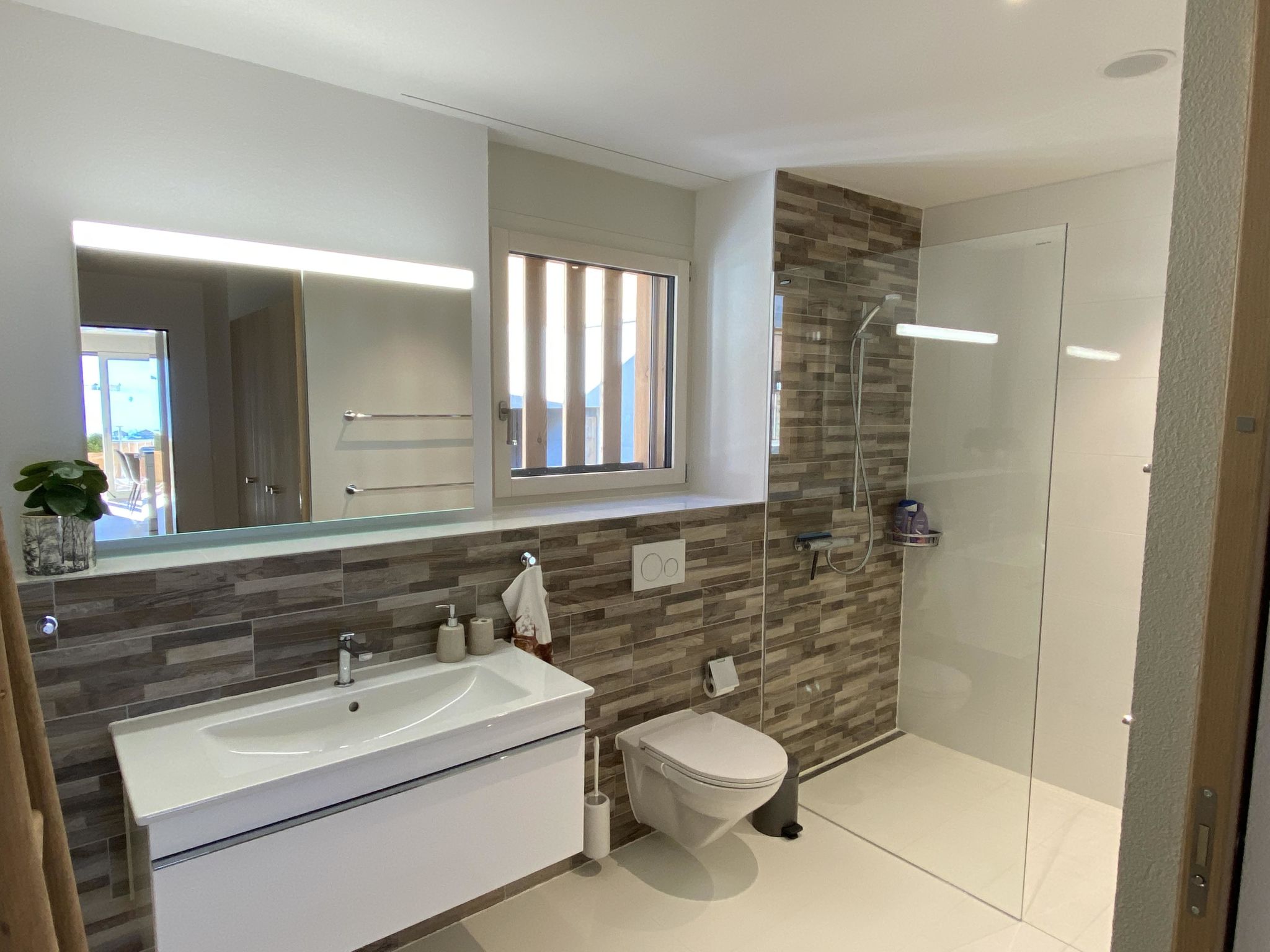 Photo of Alpenrose Appartement/Fewo, Bad, WC, 3 Schlafräume 4-Zimmerwohnung