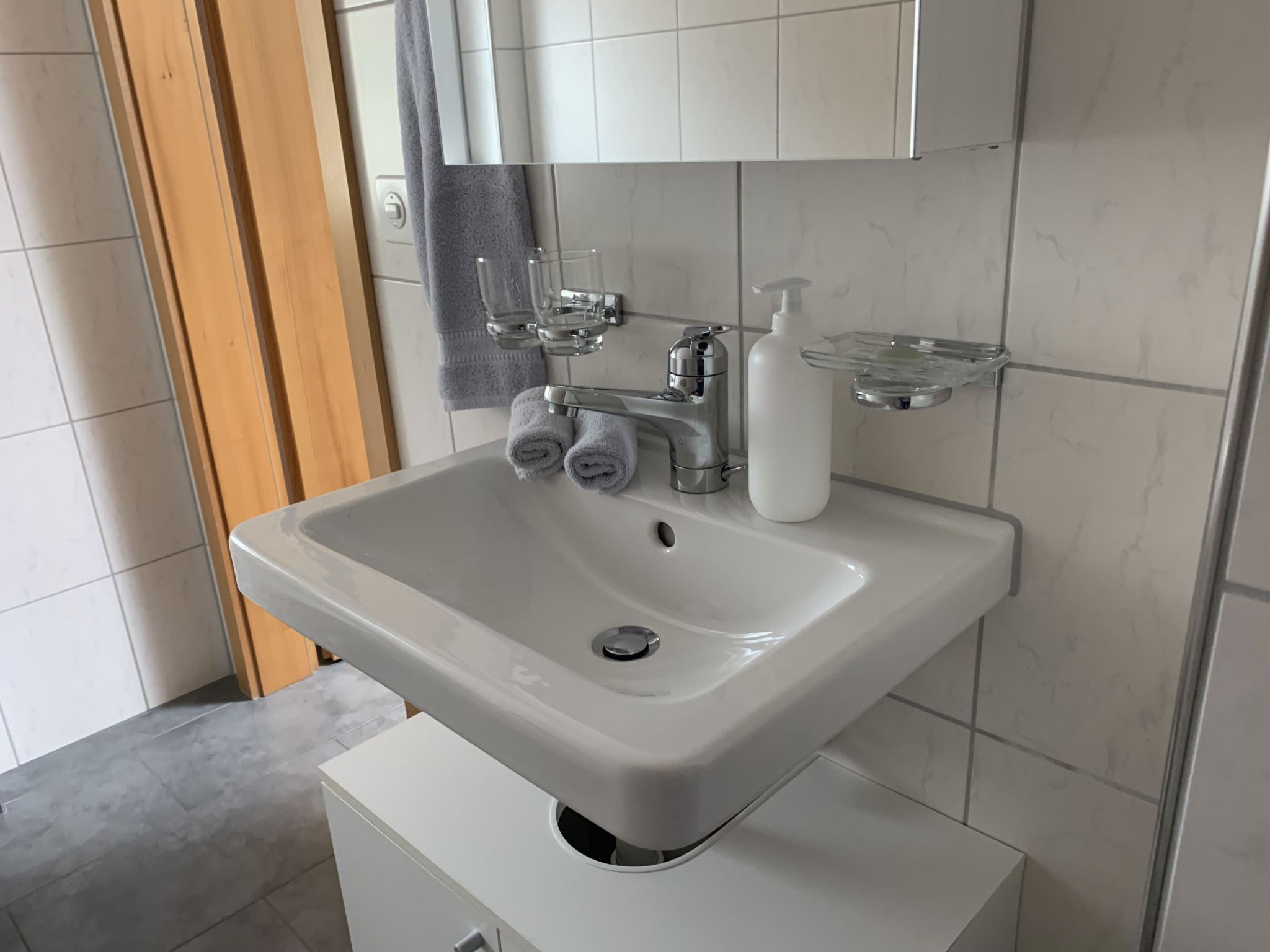 Hari Appartement/Fewo, Dusche, WC, 1 Schlafraum 1.5 Zimmerwohnung - Inside