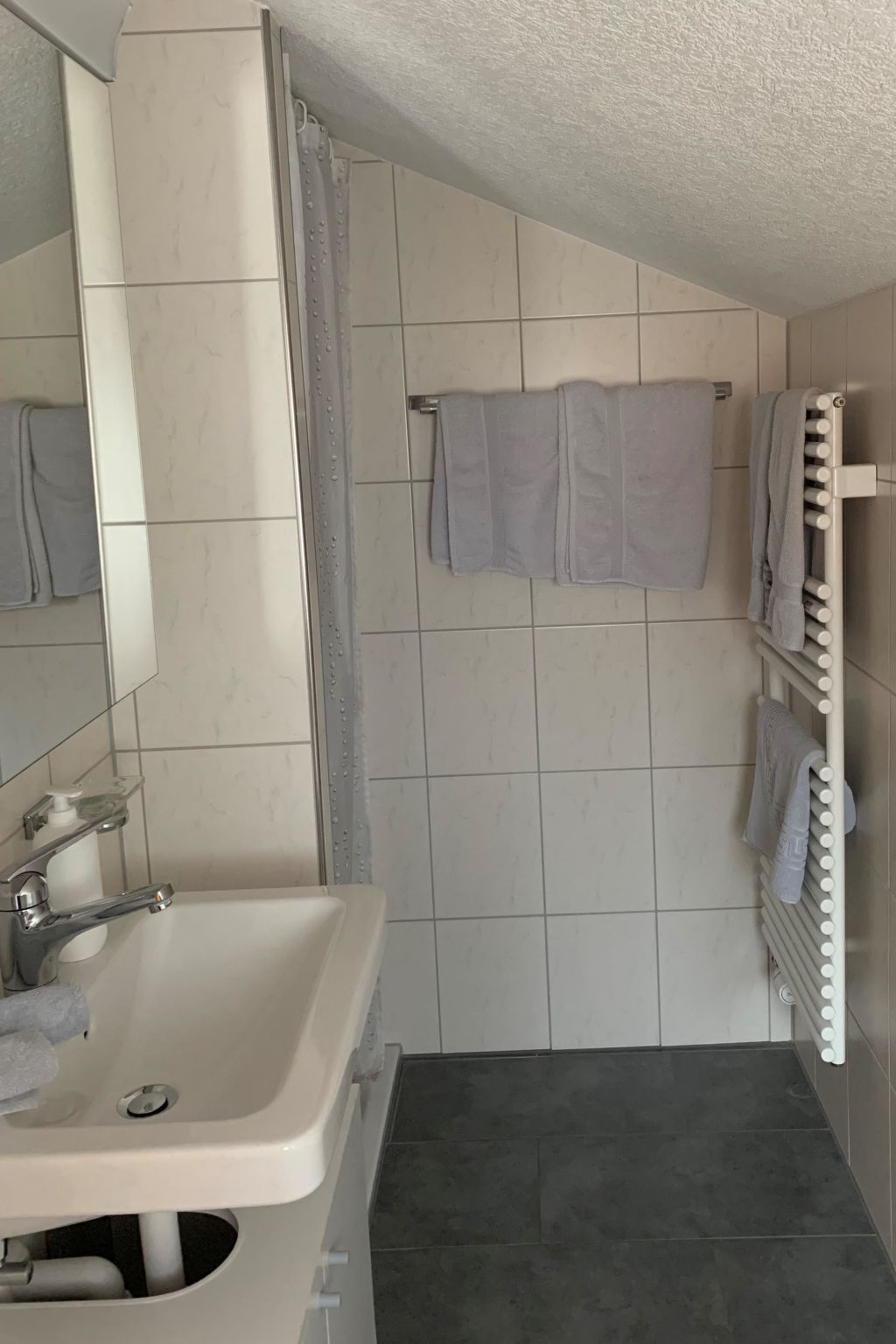 Hari Appartement/Fewo, Dusche, WC, 1 Schlafraum 1.5 Zimmerwohnung - Inside