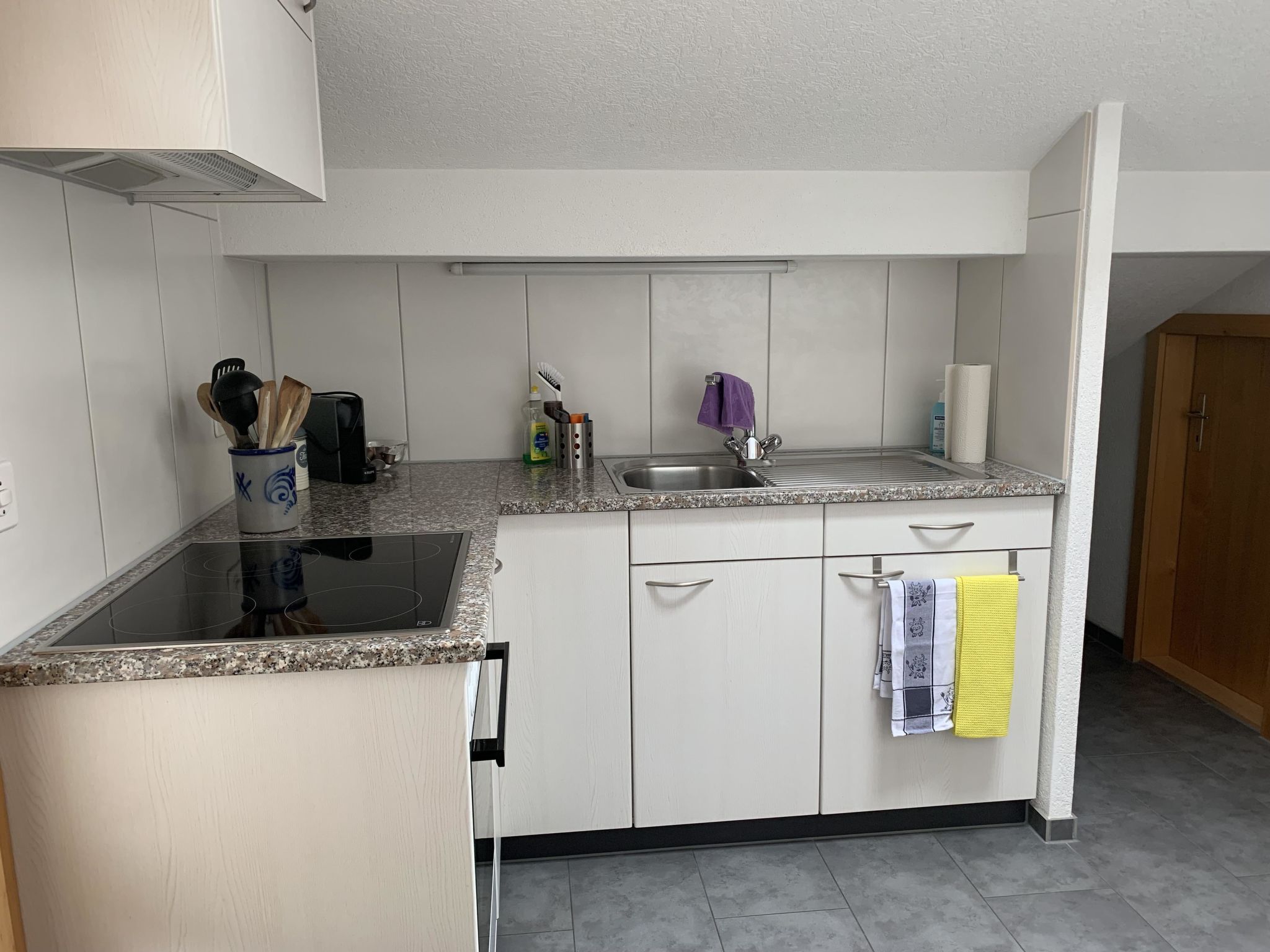 Hari Appartement/Fewo, Dusche, WC, 1 Schlafraum 1.5 Zimmerwohnung - Inside