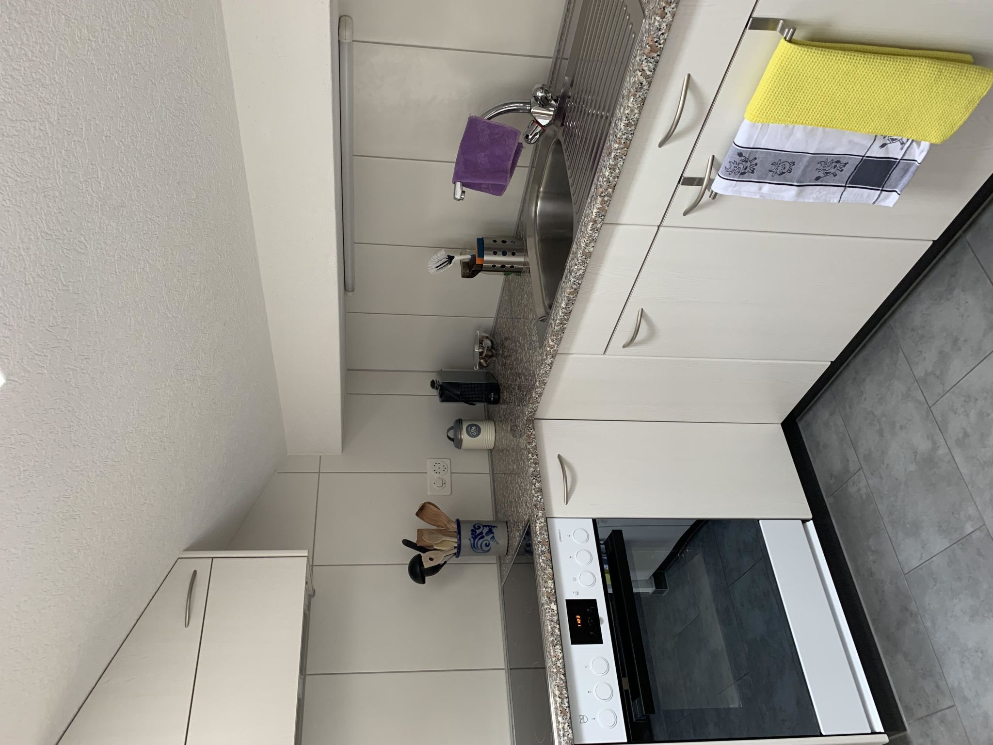 Hari Appartement/Fewo, Dusche, WC, 1 Schlafraum 1.5 Zimmerwohnung - Inside