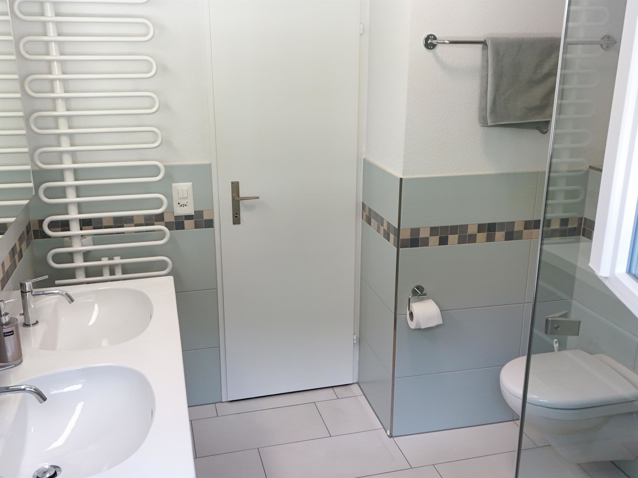 Ravinel 2 Appartement/Fewo, Dusche, WC, 3 Schlafräume 4-Zimmerwohnung - Drinnen