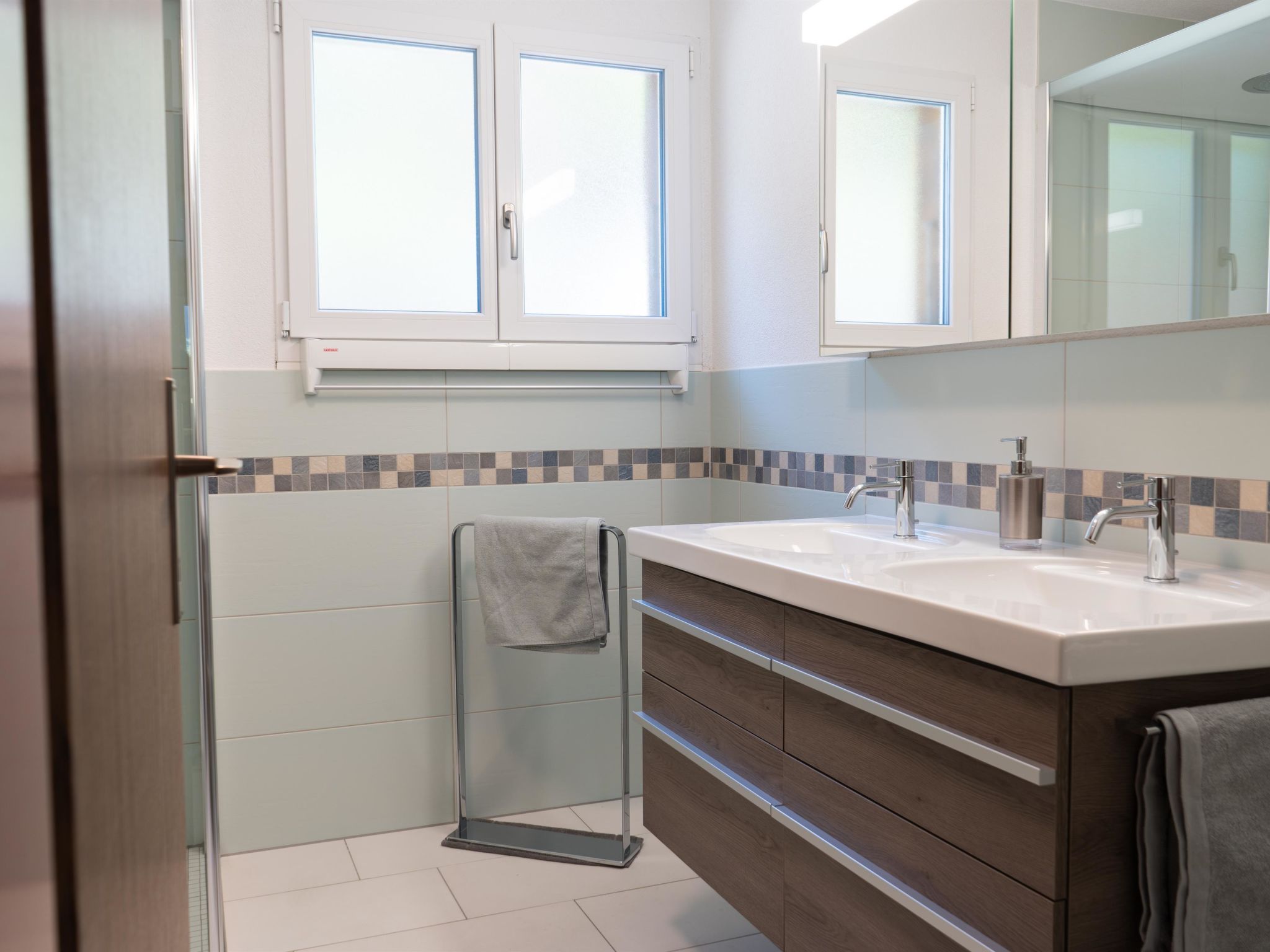 Ravinel 2 Appartement/Fewo, Dusche, WC, 3 Schlafräume 4-Zimmerwohnung - Drinnen