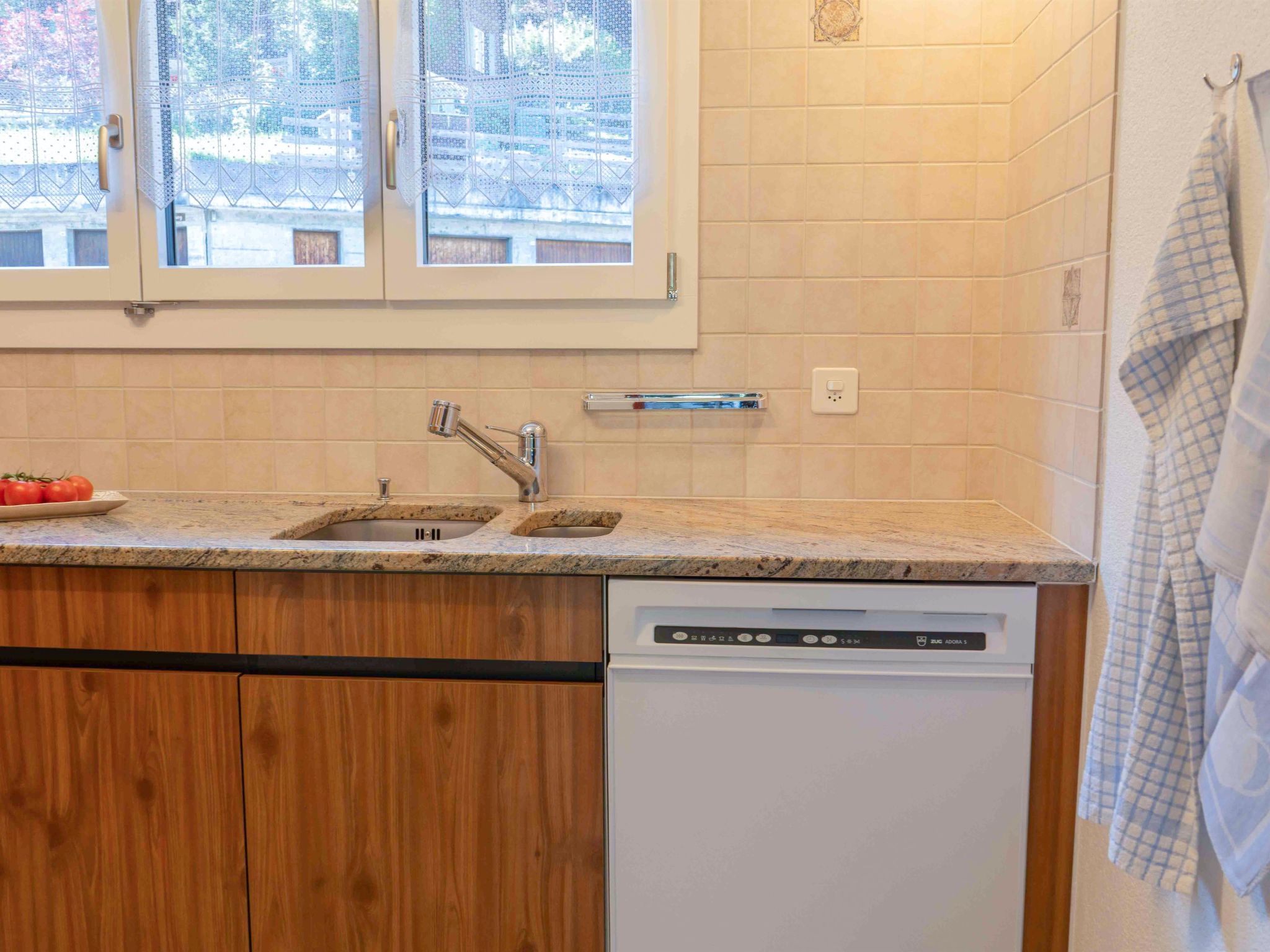 Ravinel 2 Appartement/Fewo, Dusche, WC, 3 Schlafräume 4-Zimmerwohnung - Drinnen