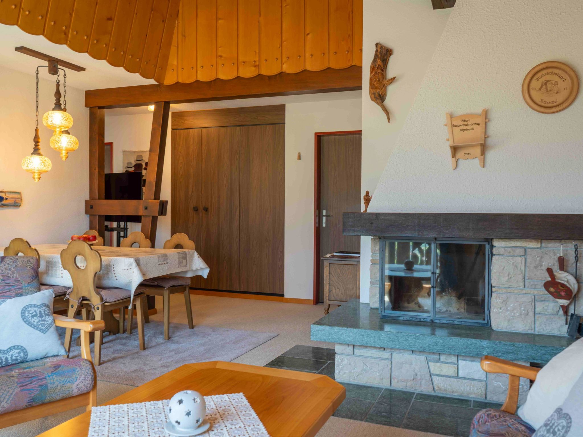 Ravinel 2 Appartement/Fewo, Dusche, WC, 3 Schlafräume 4-Zimmerwohnung - Drinnen