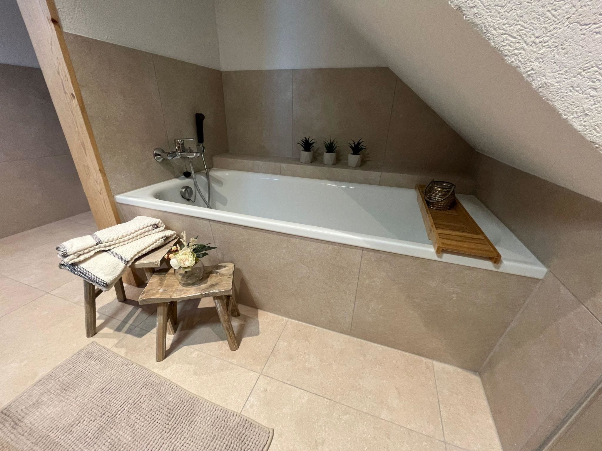 Flott Appartement/Fewo, Dusche und Bad, WC, 1 Schlafraum 2.5-Zimmerwohnung - Image-tags.info