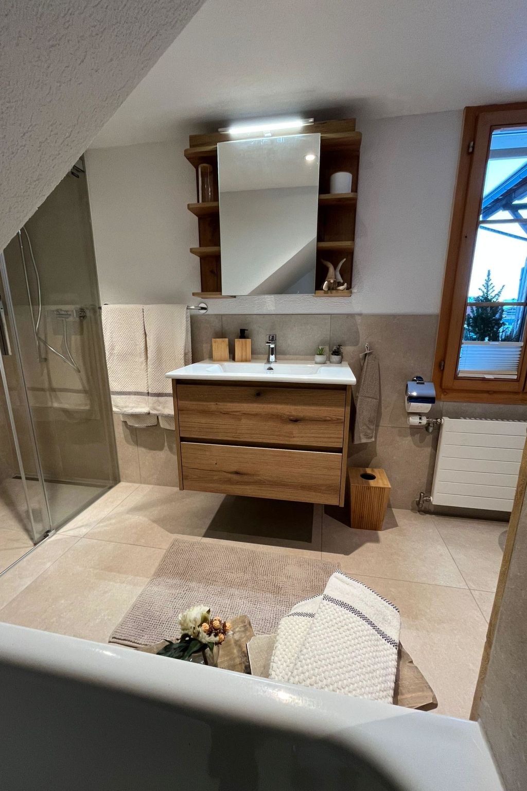 Flott Appartement/Fewo, Dusche und Bad, WC, 1 Schlafraum 2.5-Zimmerwohnung - Image-tags.info