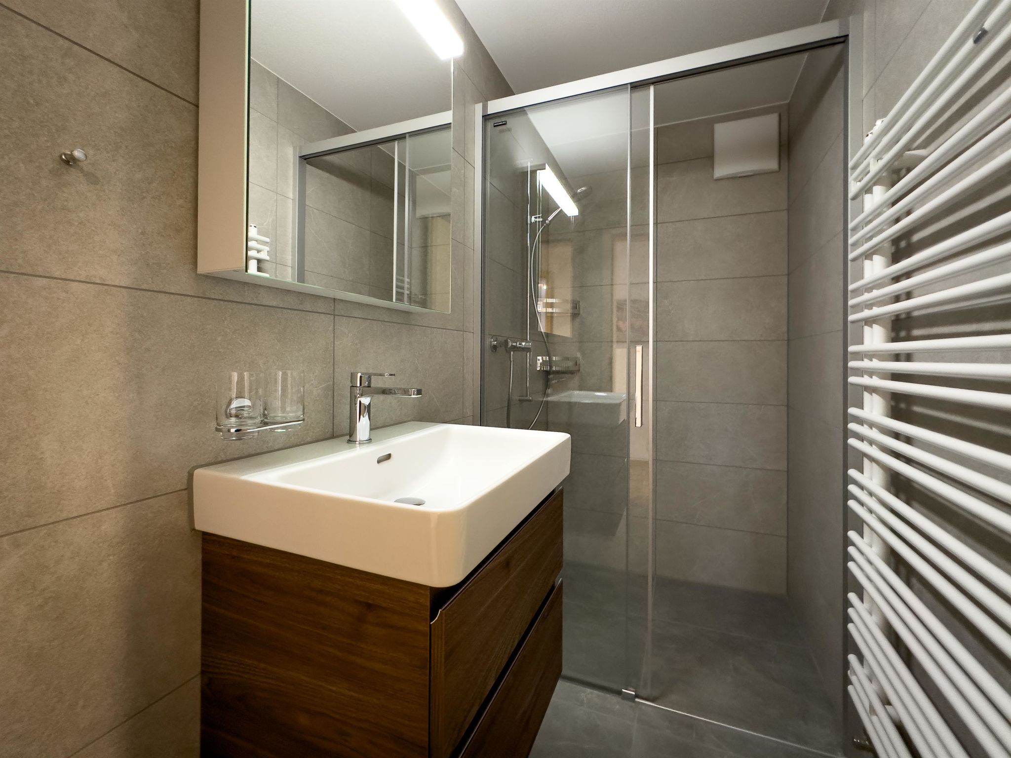 Ferienwohnung Lohner (EG) Appartement/Fewo, Dusche, WC, 3 Schlafräume - Binnen