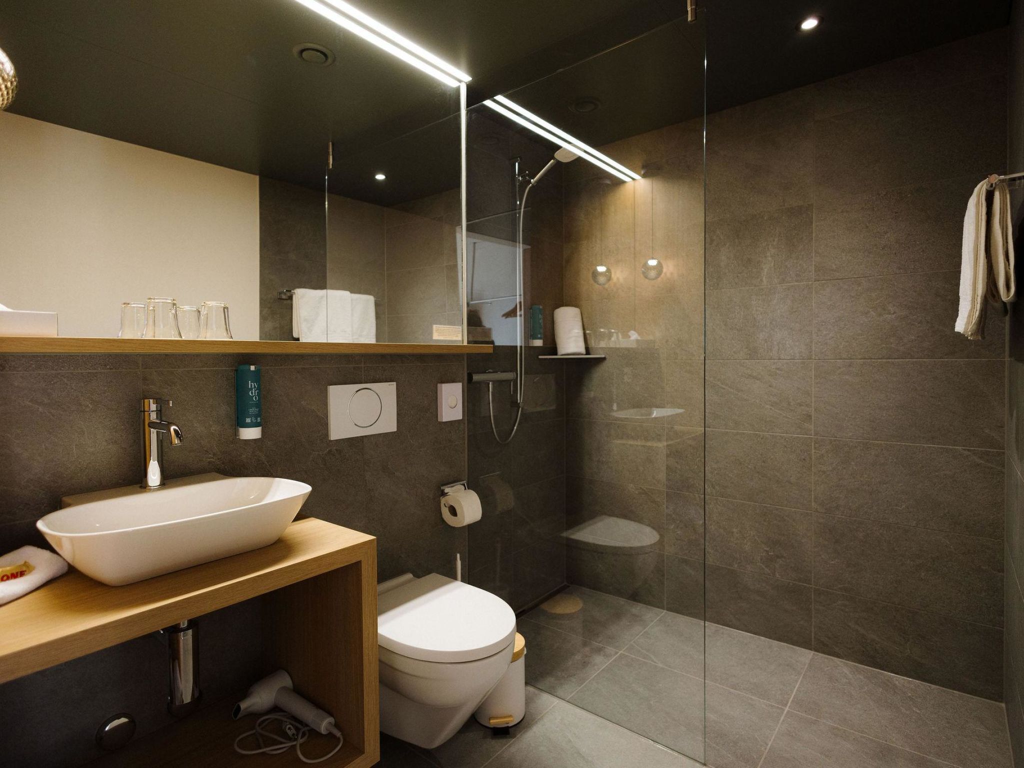 Hotel Hari Doppelzimmer, Dusche, WC, Balkon Doppelzimmer, Dusche, WC, Balkon - Inside