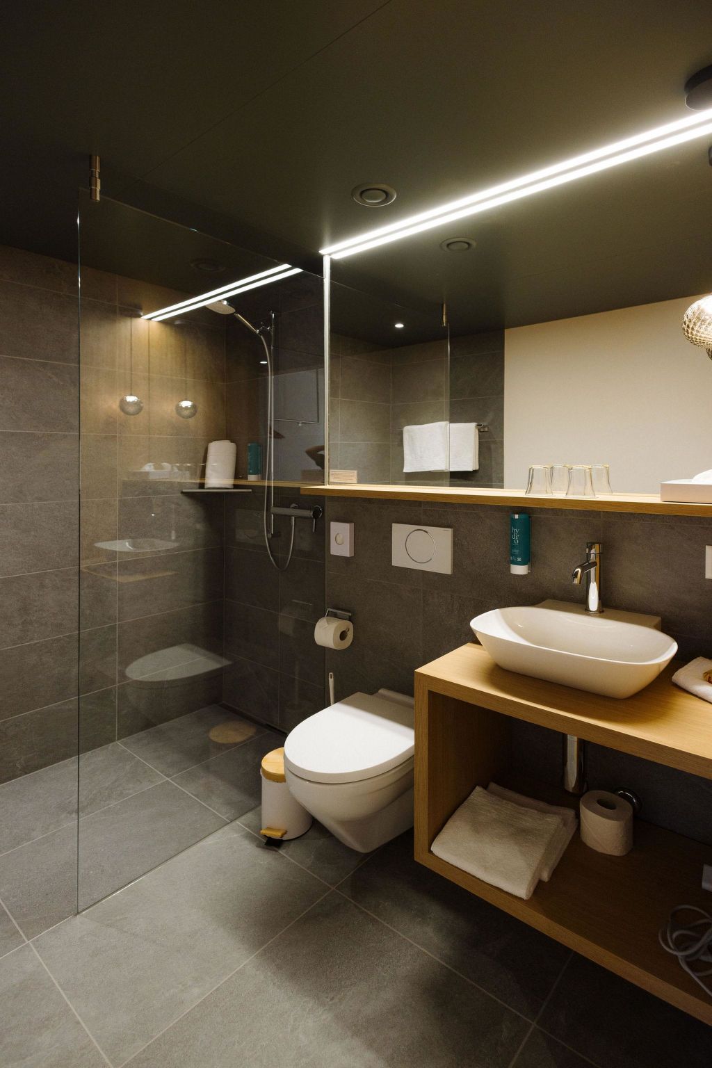 Hotel Hari Doppelzimmer, Dusche, WC, Balkon Doppelzimmer, Dusche, WC, Balkon - Inside