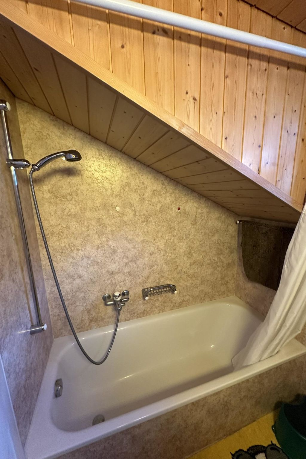 Photo of Chalet Sunneschy DG Appartement/Fewo, Dusche und Bad, WC, 2 Schlafräume